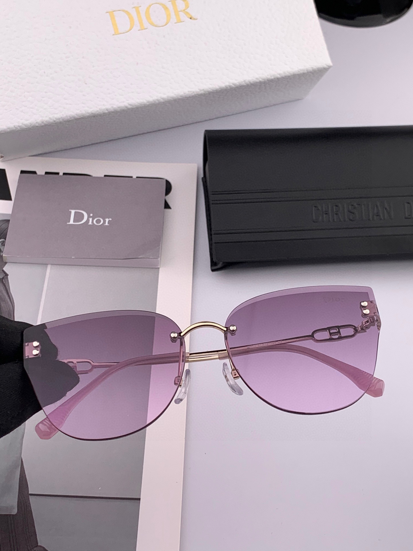   DIOR🌋☔️时尚无框太阳镜镜片 顶级奢侈品强 高品质胜利亲亲🍦🍨 得意 气质非凡😄 🍫🍪女士开车墨