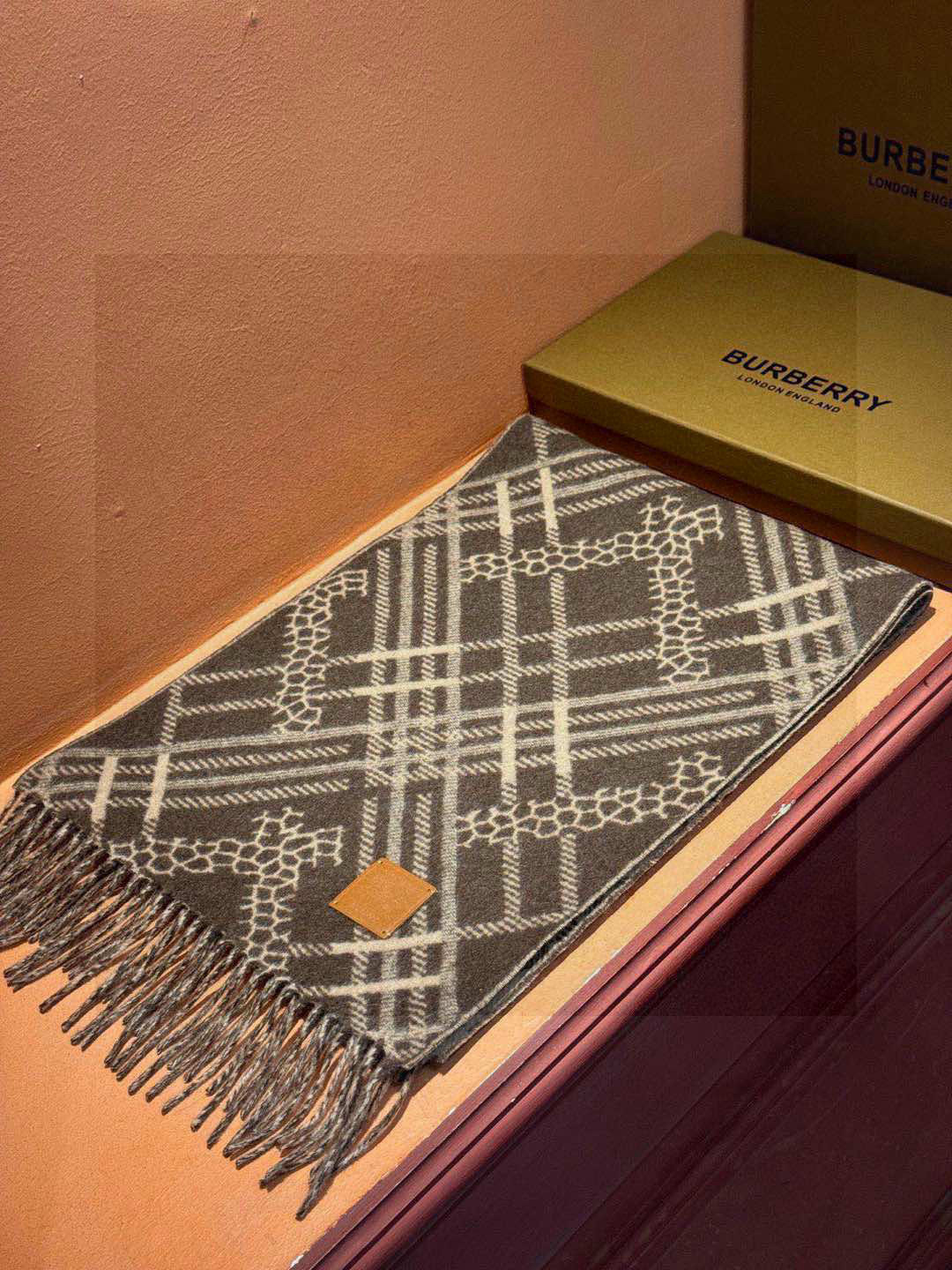   双面围巾 🆕Burberry · 巴宝莉格子围巾❗️好看的要疯掉了，太有型太有魅力了❗️❗️非常斯文