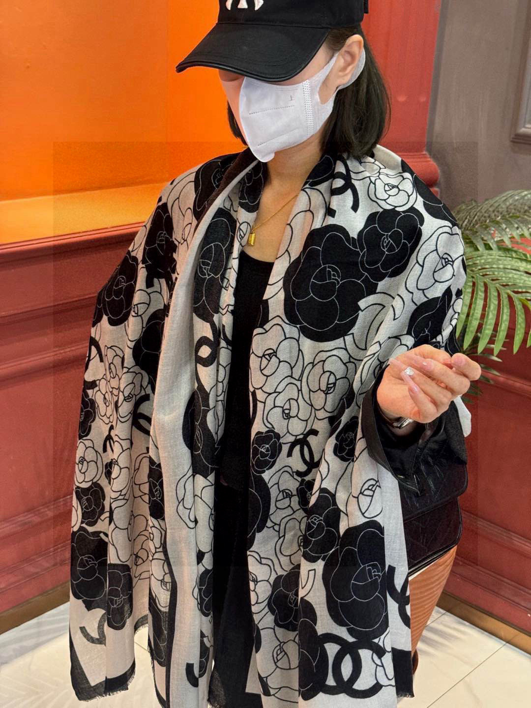 羊绒新款💞 新❤小香【山茶花长围巾】~超级抬气色!高级女人味!羊绒围巾也能这么美!!!这款双面花卉羊