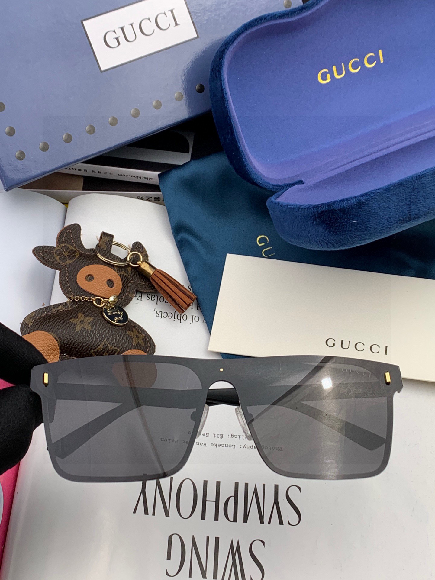   Gucci 。  高品质男女款墨镜   👍 进口宝丽来偏光镜片  。蛤蟆镜 开车钓鱼都可 。百搭显瘦