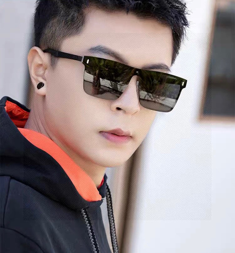   Gucci 。  高品质男女款墨镜   👍 进口宝丽来偏光镜片  。蛤蟆镜 开车钓鱼都可 。百搭显瘦
