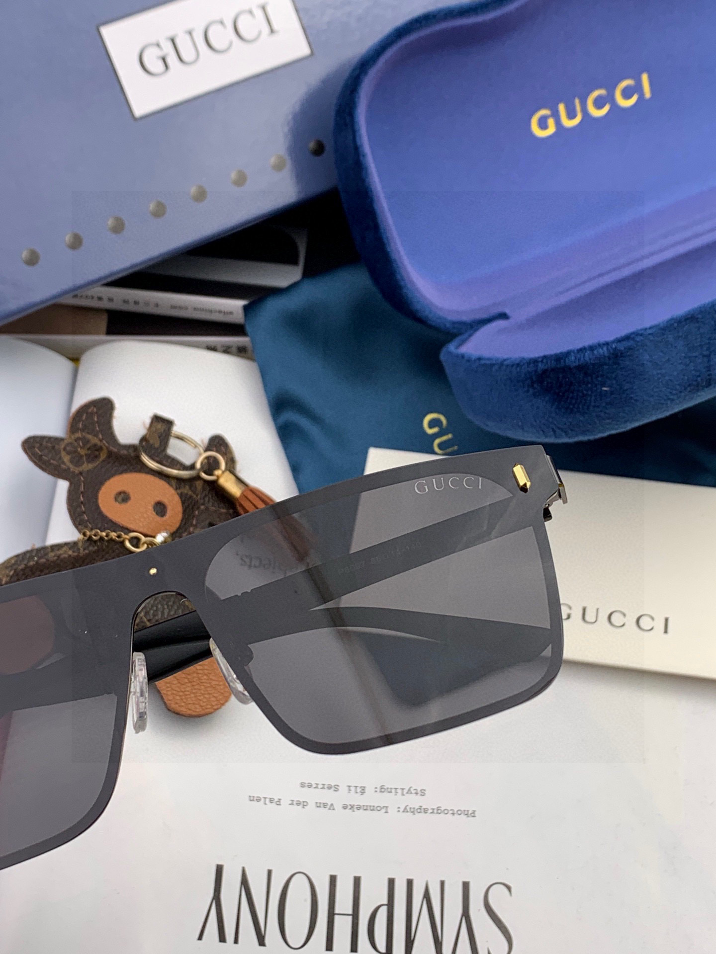  Gucci 。  高品质男女款墨镜   👍 进口宝丽来偏光镜片  。蛤蟆镜 开车钓鱼都可 。百搭显瘦