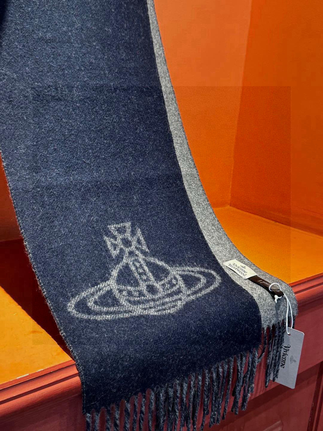  原单品质！英国朋克教母
“太后Vivienne Westwood”最爱的土星❗❗
从精神上，Viven