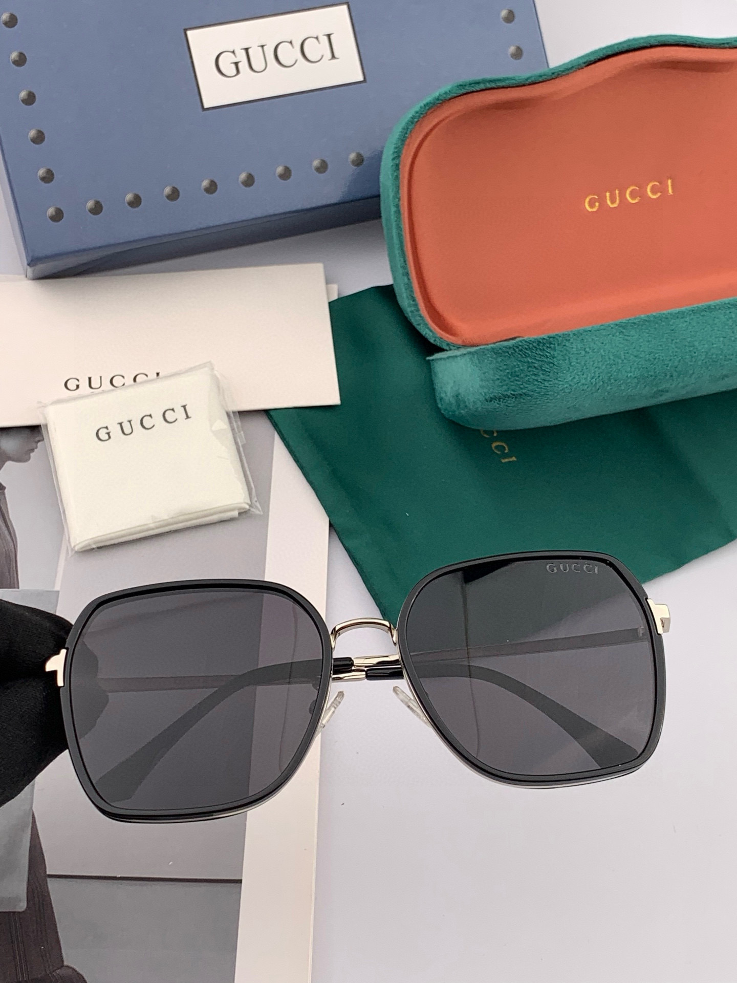 GUCCI 2025开春新款 最新款方框太阳镜 各路网红纷纷带起气场满分‼️ 俏皮甜美.上脸效果更佳.