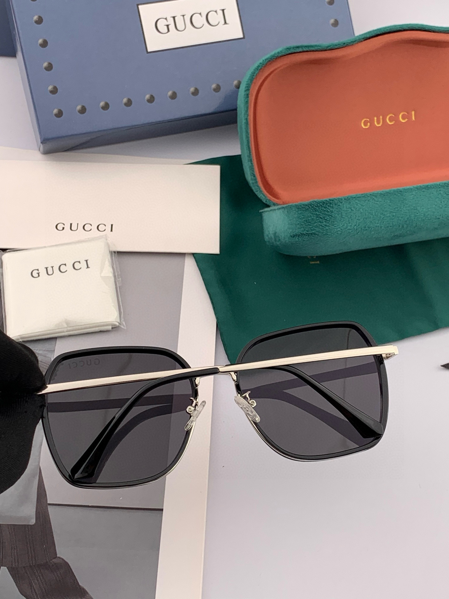  GUCCI 2025开春新款 最新款方框太阳镜 各路网红纷纷带起气场满分‼️ 俏皮甜美.上脸效果更佳.