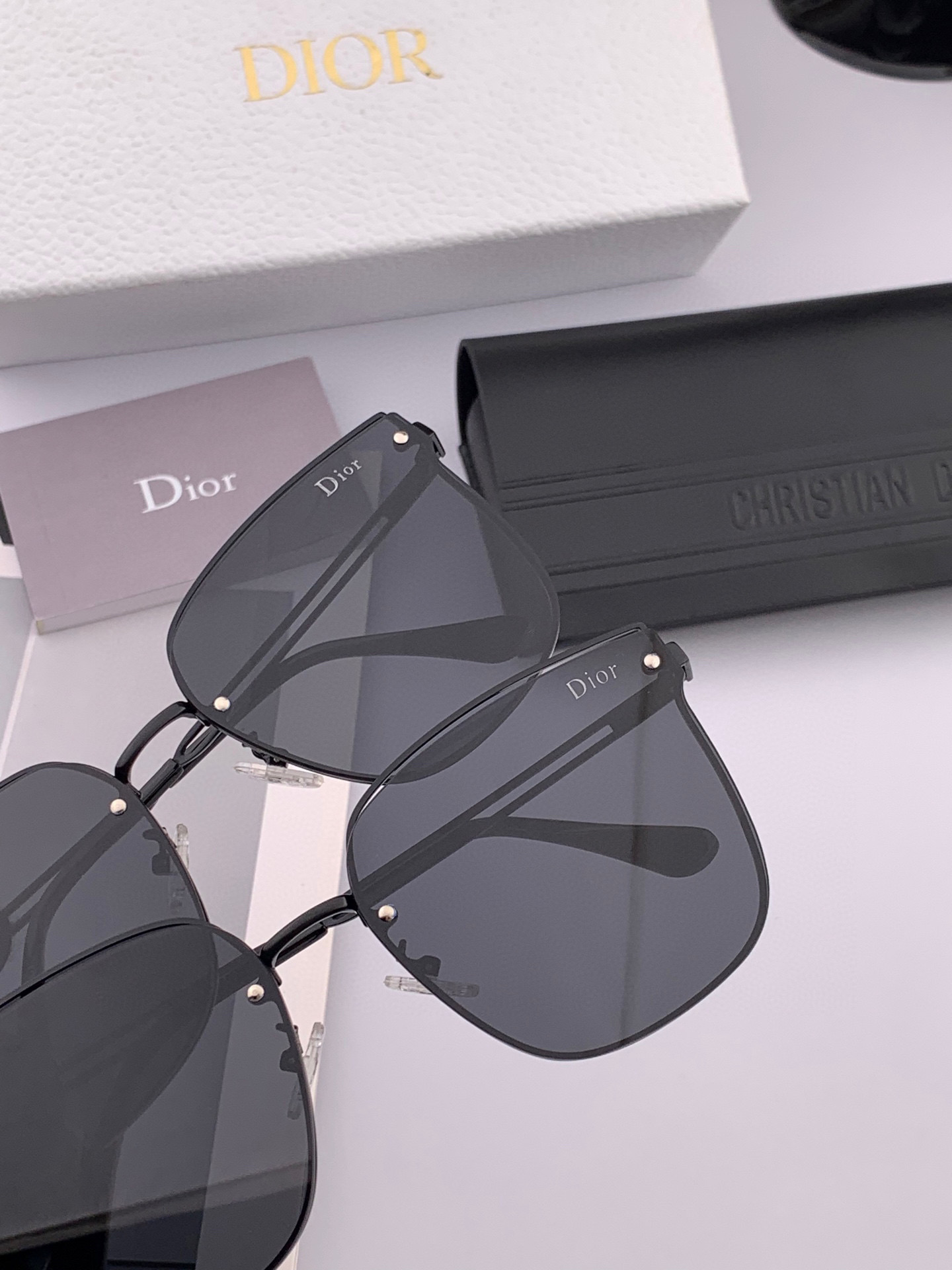  【TR偏光系列】DIOR   经典的方框设计，不挑脸型，无论搭配大衣还是连衣裙都非常显气质尼龙偏光镜片