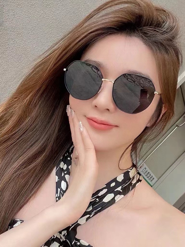 GUCCI 2025开春新款 最新款蛤蟆太阳镜 各路网红纷纷带起气场满分‼️ 俏皮甜美.上脸效果更佳.