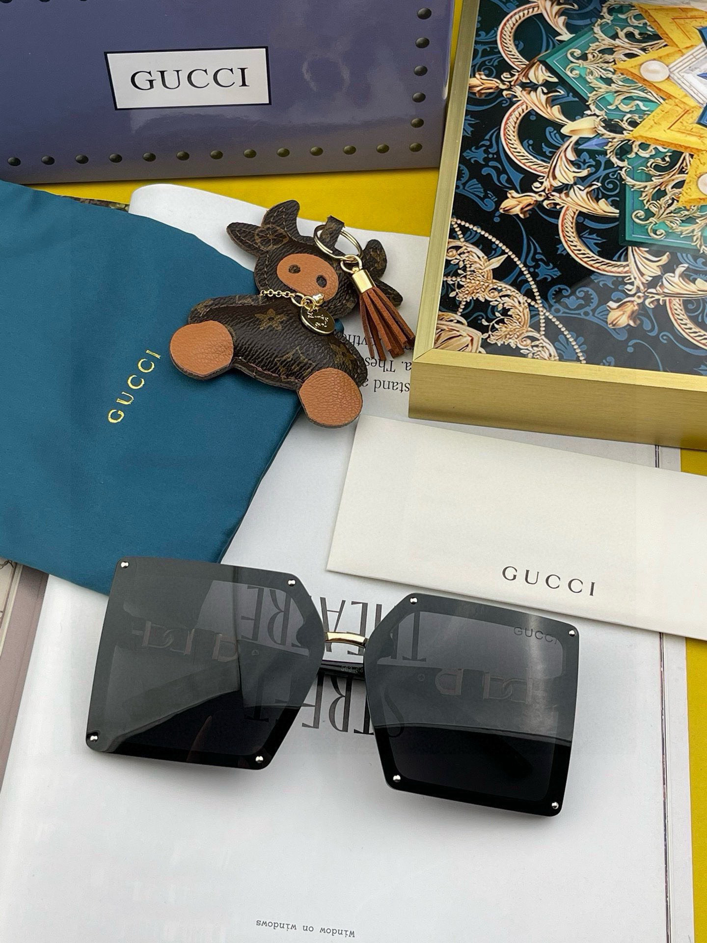  【TR偏光系列】Gucci   经典的方框设计，不挑脸型，无论搭配大衣还是连衣裙都非常显气质偏光镜片预