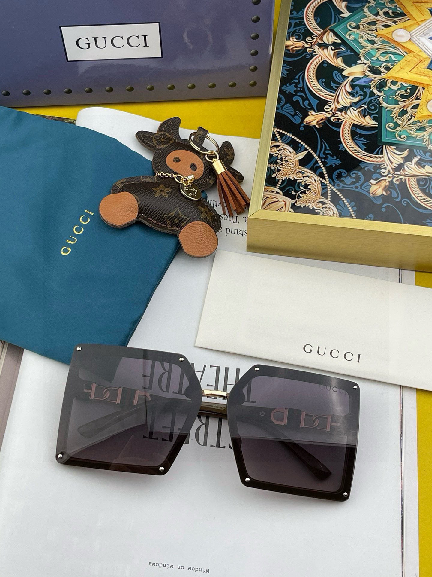  【TR偏光系列】Gucci   经典的方框设计，不挑脸型，无论搭配大衣还是连衣裙都非常显气质偏光镜片预
