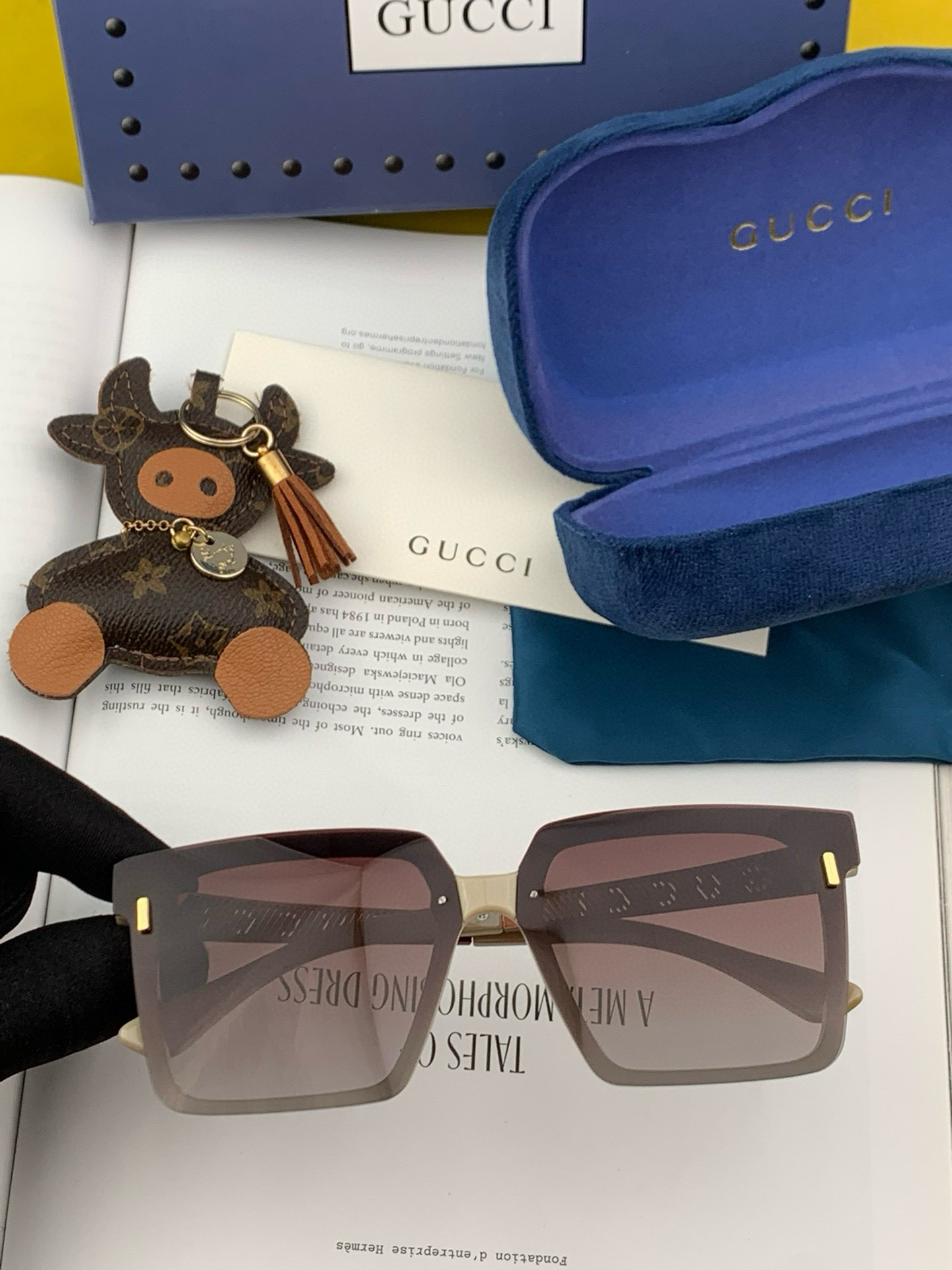  【TR偏光系列】Gucci   经典的方框设计，不挑脸型，无论搭配大衣还是连衣裙都非常显气质偏光镜片预