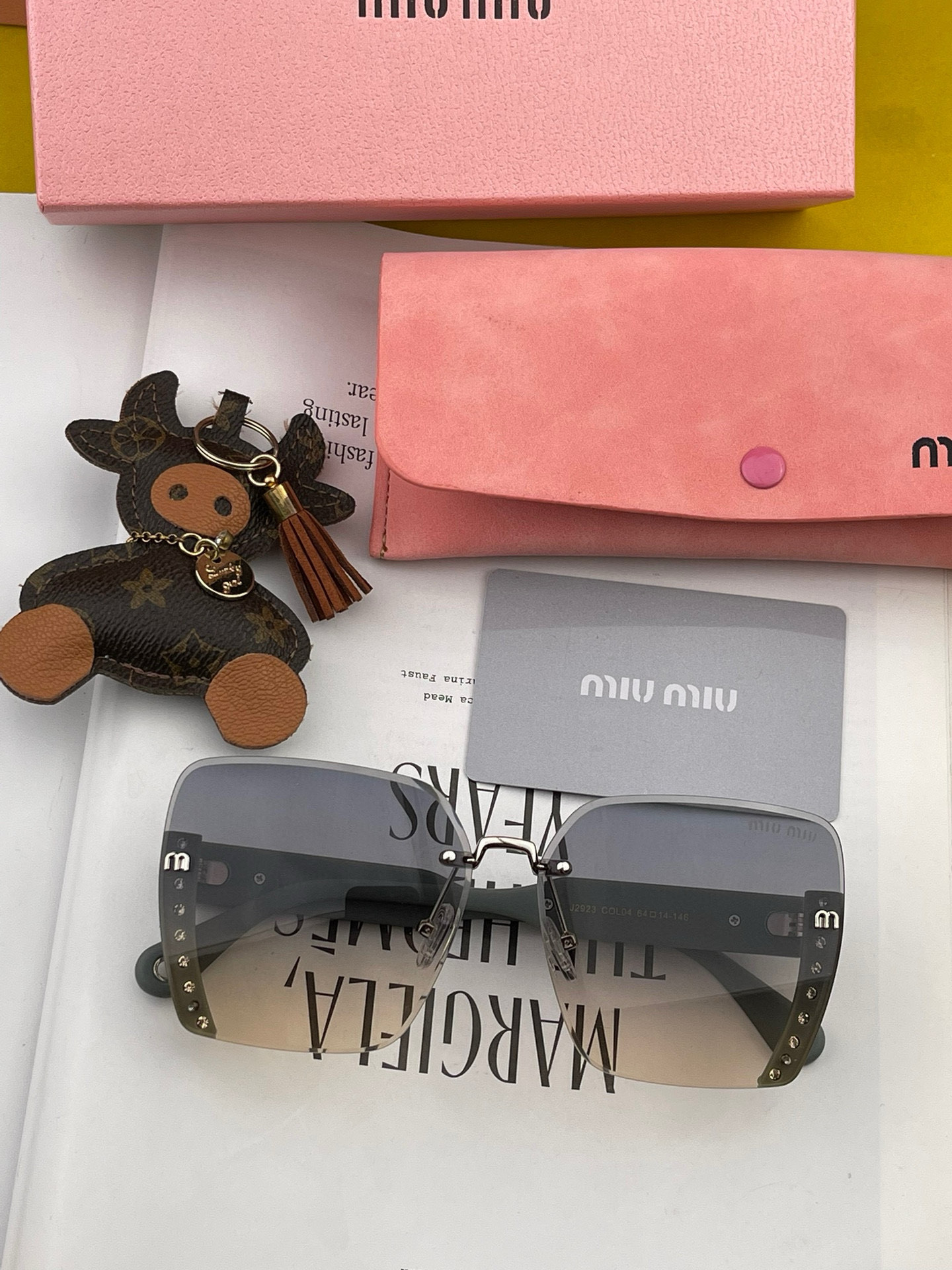   MIUMIU/缪缪🖇🖇2025开春新款🌟闪耀新款璀璨登台 ❤❤太阳镜潮品 精致个性设计简约时尚 专柜