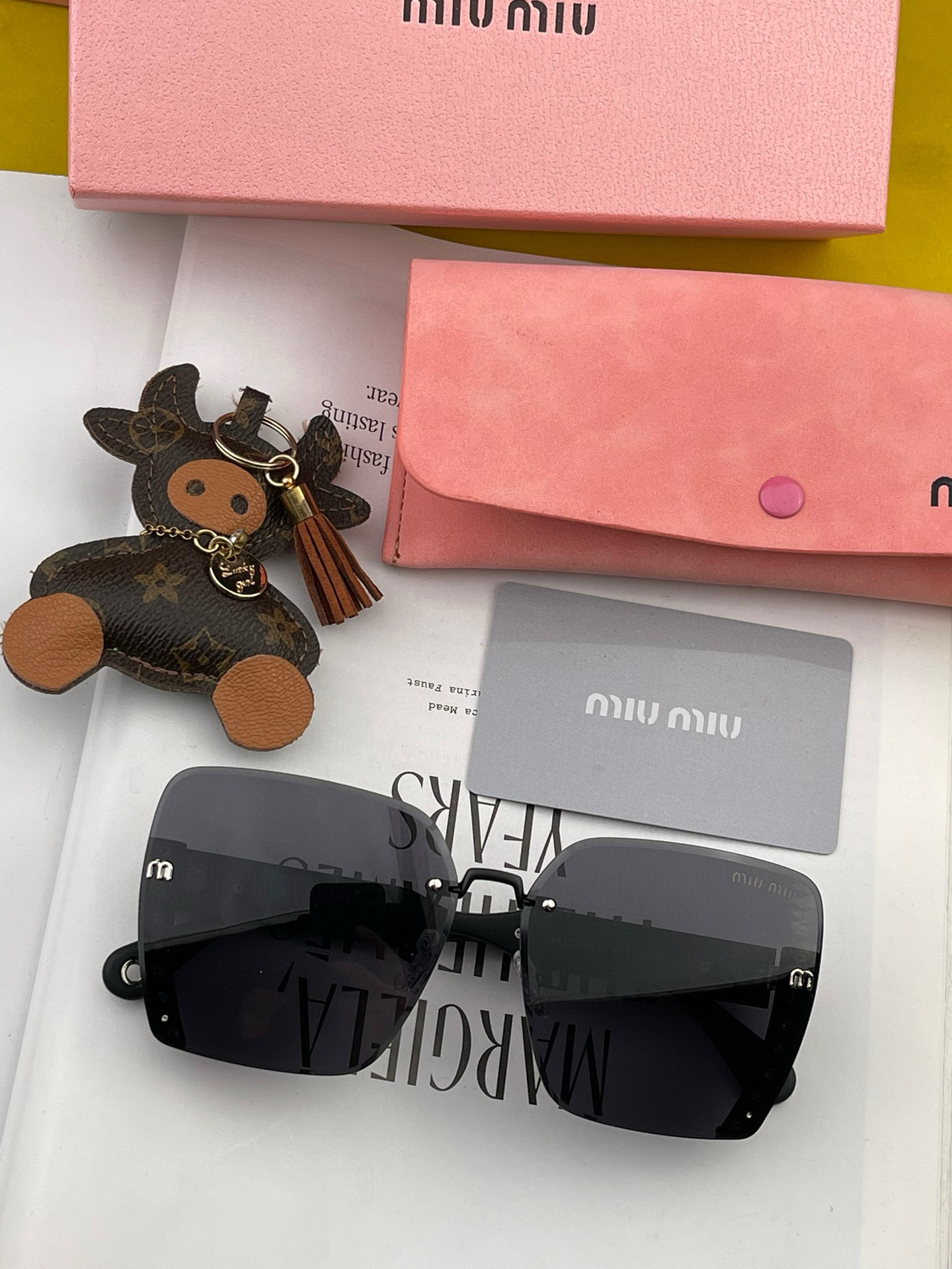   MIUMIU/缪缪🖇🖇2025开春新款🌟闪耀新款璀璨登台 ❤❤太阳镜潮品 精致个性设计简约时尚 专柜
