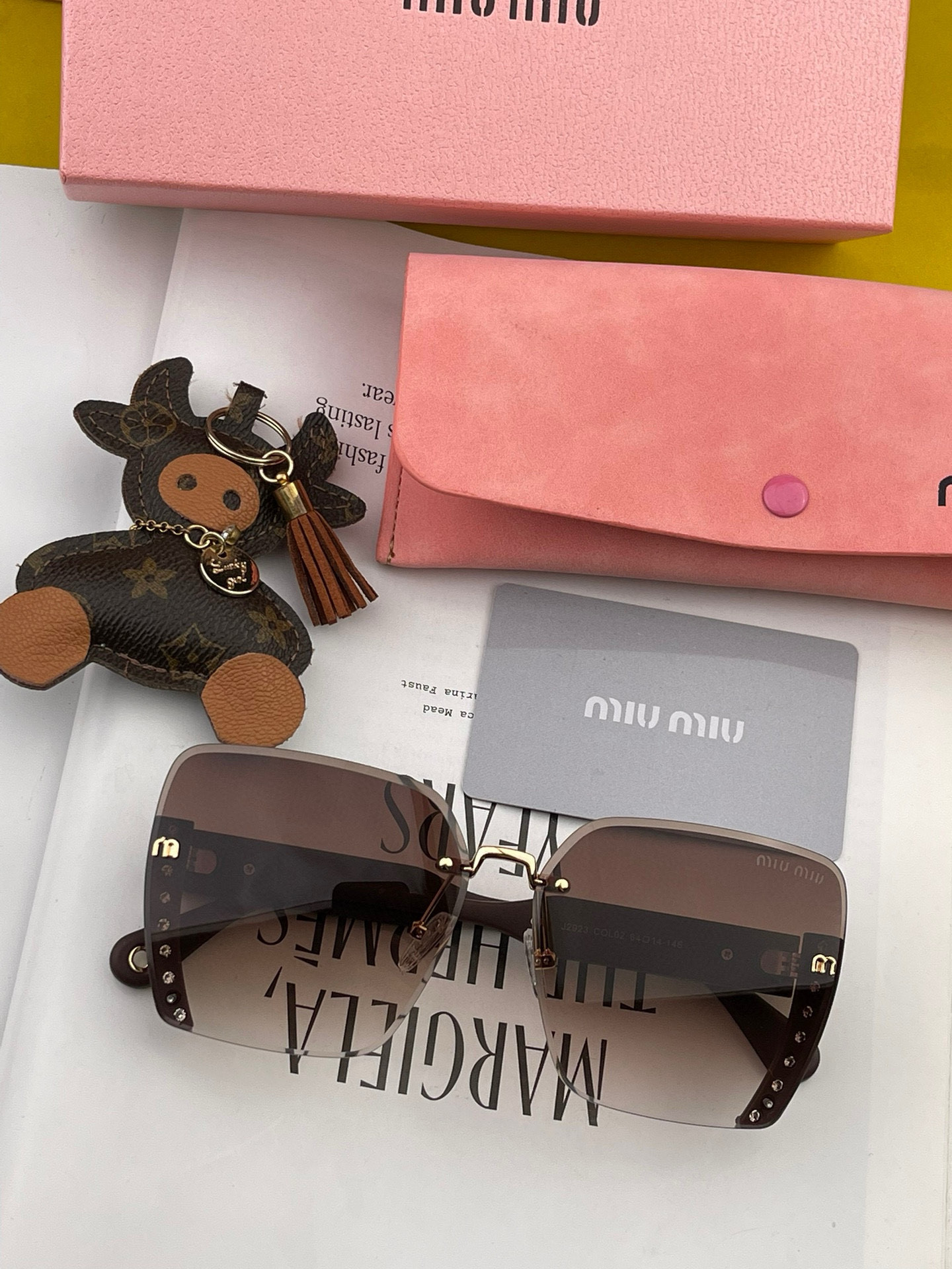   MIUMIU/缪缪🖇🖇2025开春新款🌟闪耀新款璀璨登台 ❤❤太阳镜潮品 精致个性设计简约时尚 专柜