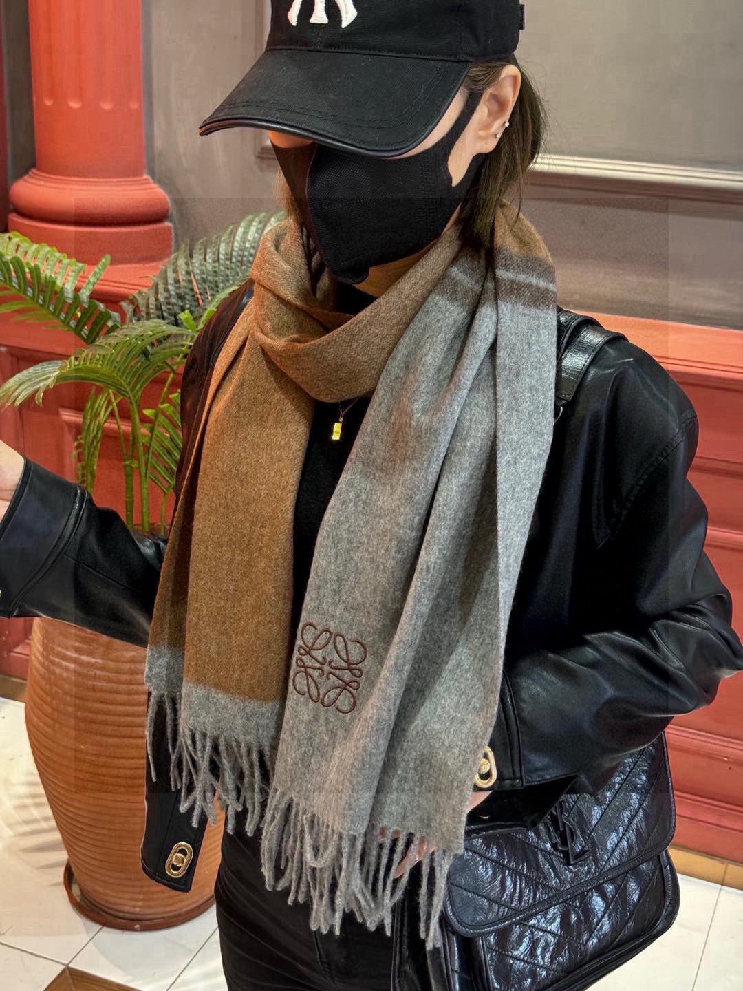  ✨✨太美了😍罗意威 情侣款 美到要尖叫😱专柜最新款🎊英伦欧美范儿 又是一款即时尚又实用的大围巾&长巾，