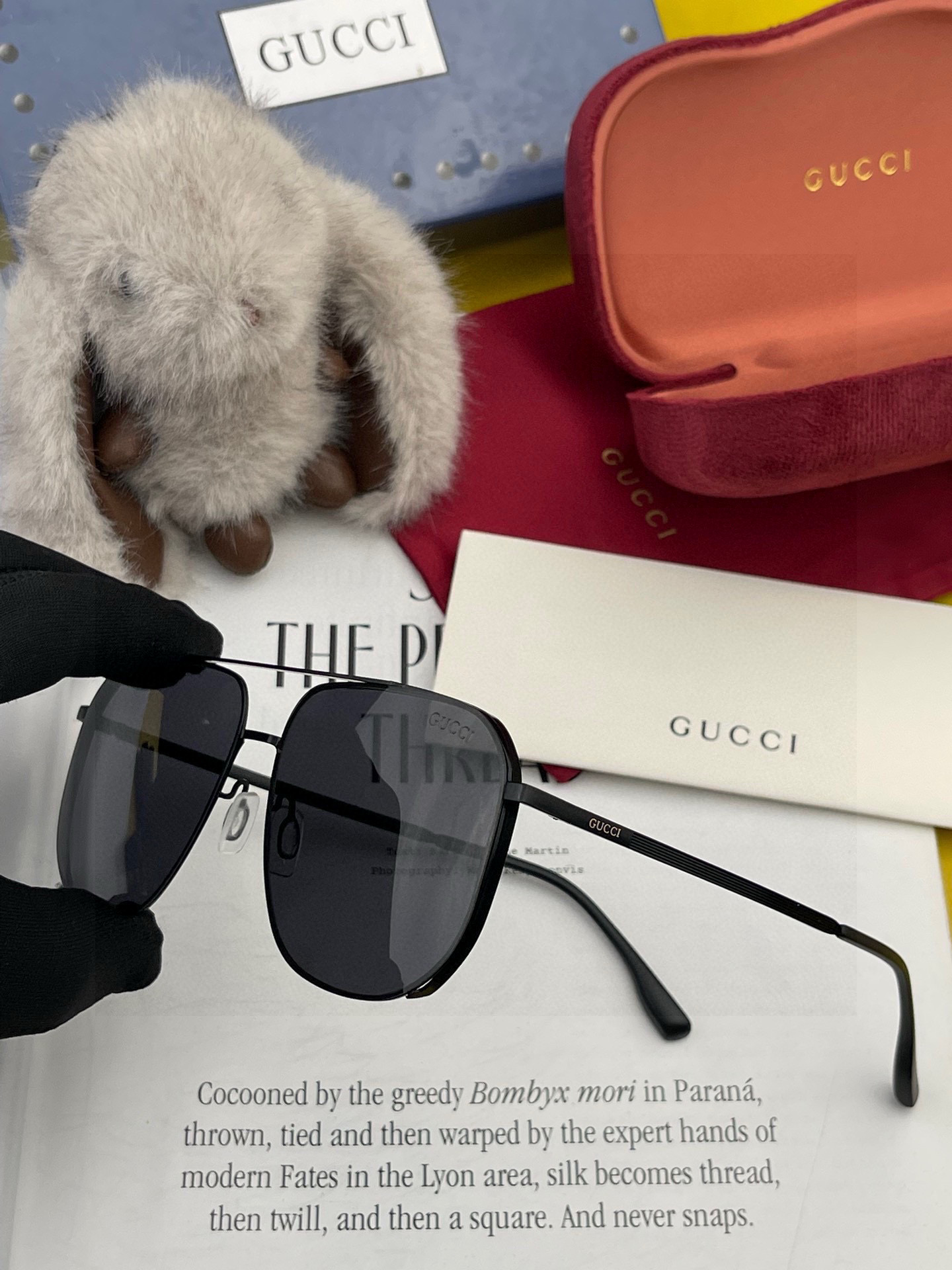         GUCCI 男款炫彩飞行员偏光太阳镜 ❤️材质：高清尼龙加厚卡槽高清偏光镜片 🌹无边框镜