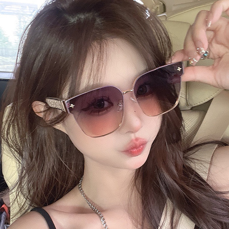 NO:357092,[Nylon polarization series] LV large frame sunglasses sunglasses classic square frame design, not picky about face shape, it looks very elegant whether it is matched with a coat or a dress, nylon polarization lenses prevent UV rays Model L8190 glasses sunglasses, glasses, louis vuitton, skirts19860909【尼龙偏光系列】lv大框太阳镜墨镜经典的方框设计,不挑脸型,无论搭配大衣还是连衣裙都非常显气质尼龙偏光镜片预防紫外线 型号L8190眼镜墨镜太阳镜,眼镜,louis vuitton,skirts,glasses