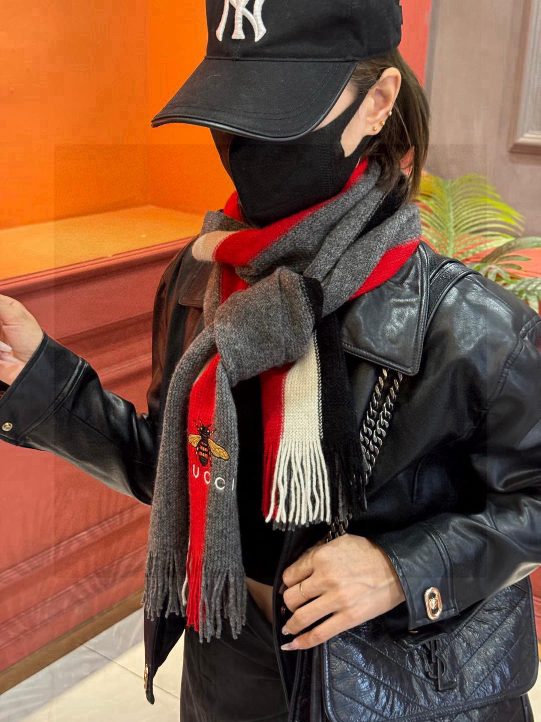   男女同款，百分百纯羊绒 Gucci 高端羊绒针织围巾！】可正式，可随意，非常Classical的设计