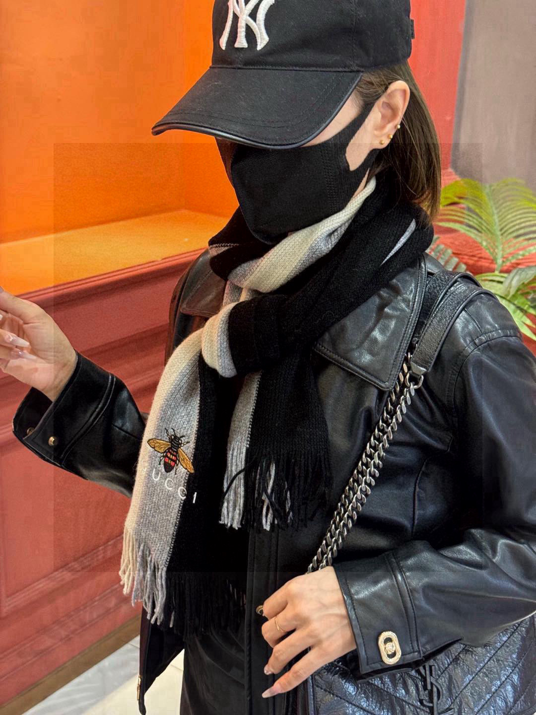   男女同款，百分百纯羊绒 Gucci 高端羊绒针织围巾！】可正式，可随意，非常Classical的设计