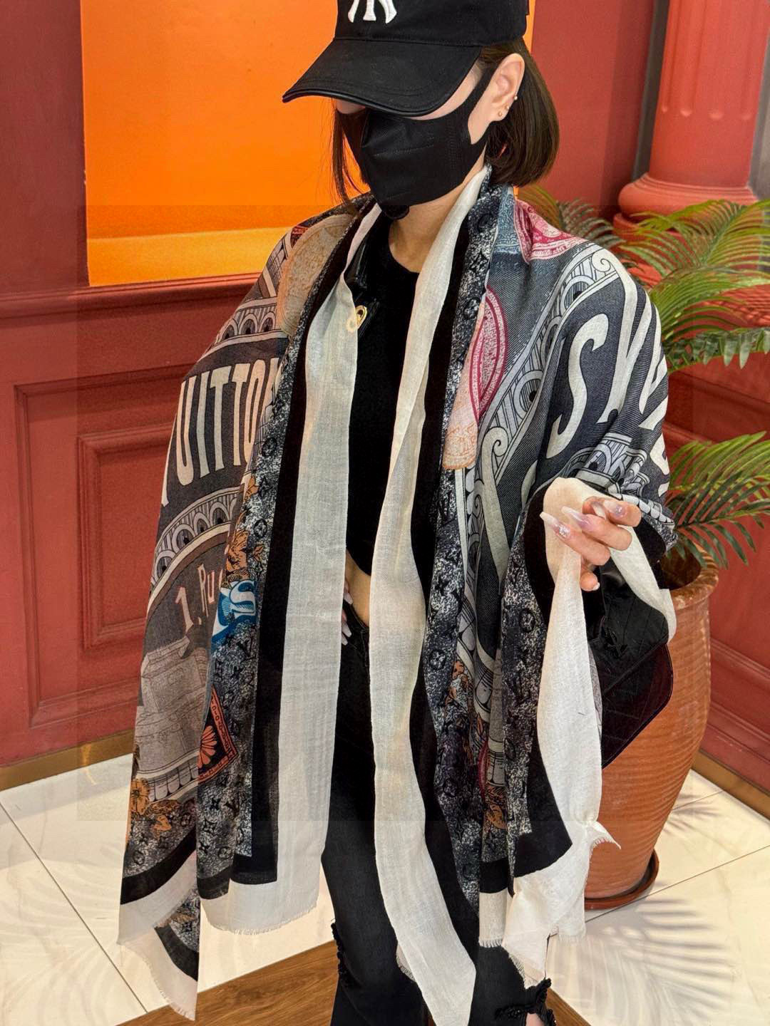   上新真心赞‼️【LV】薄羊绒长巾本款 羊绒长巾专柜同步‼️喷墨工艺呈现鲜活色彩。品质超级好‼️重磅巨