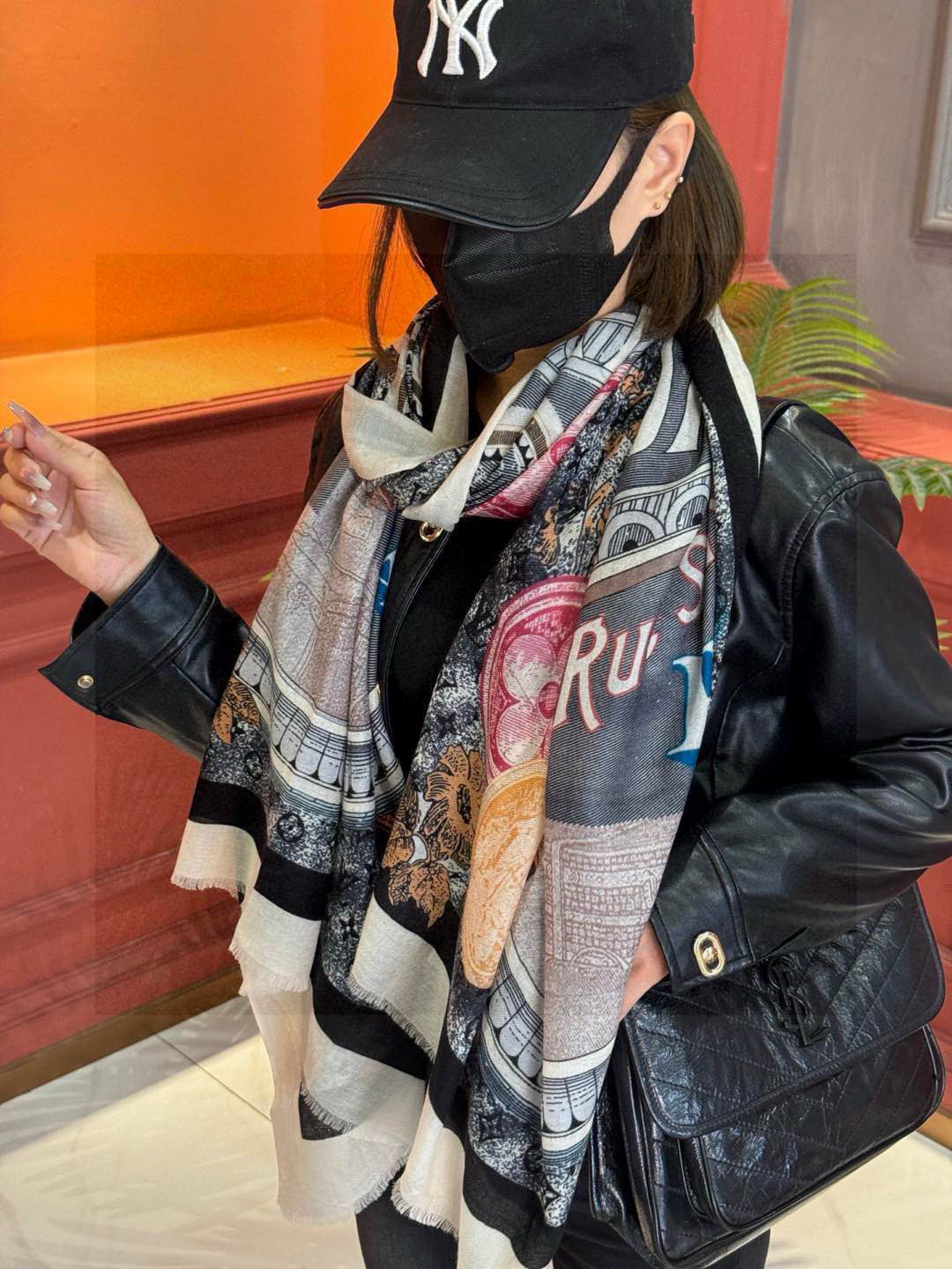   上新真心赞‼️【LV】薄羊绒长巾本款 羊绒长巾专柜同步‼️喷墨工艺呈现鲜活色彩。品质超级好‼️重磅巨