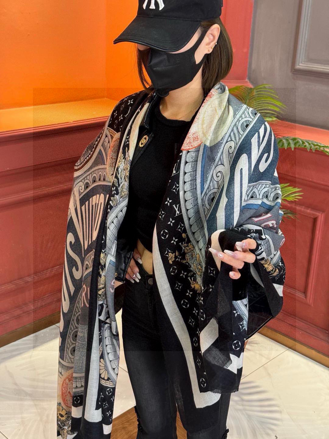   上新真心赞‼️【LV】薄羊绒长巾本款 羊绒长巾专柜同步‼️喷墨工艺呈现鲜活色彩。品质超级好‼️重磅巨