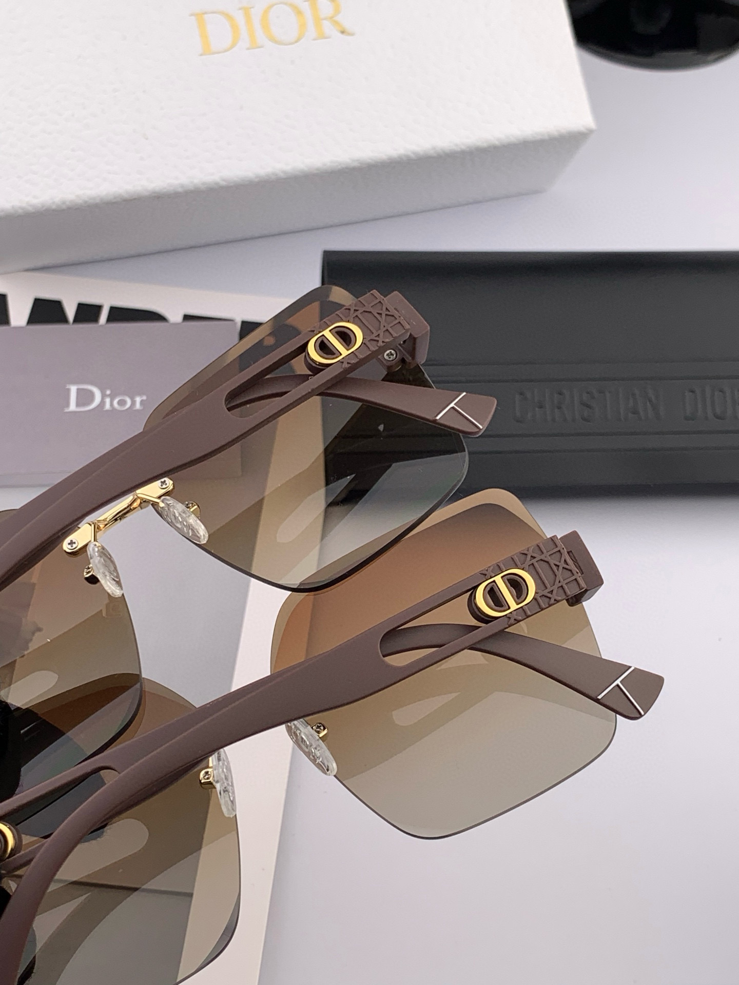 🔺 【DIOR-迪奥】2025开春新款 潮流爆款 时尚方框太阳镜 高品质 佩戴舒适 网红潮款墨镜 女士高