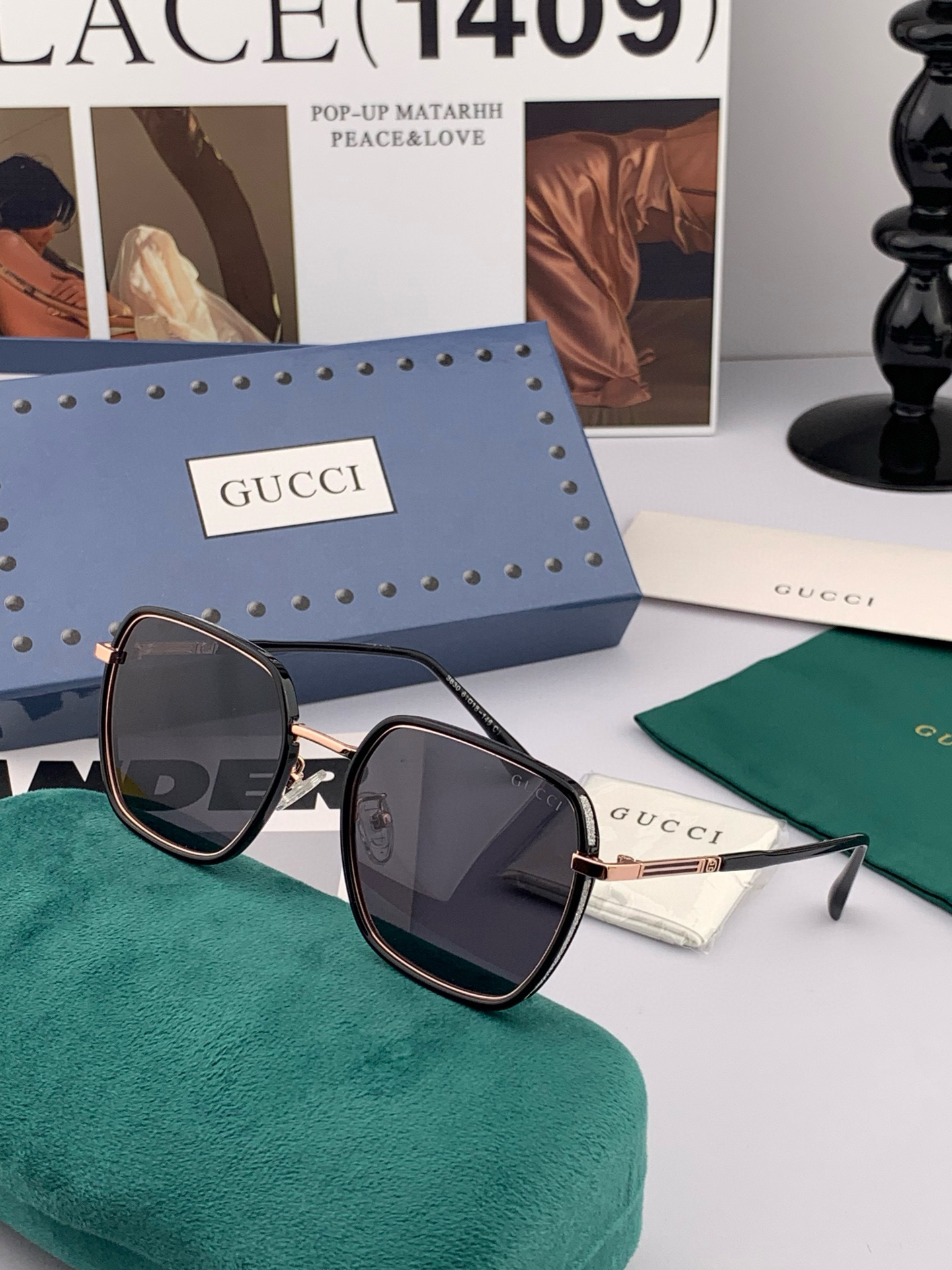   超好看 潮酷【GUCCI】古驰 新款款太阳镜以独特魅力和前卫风格诠释春夏最新眼镜，以方框设计两边经典