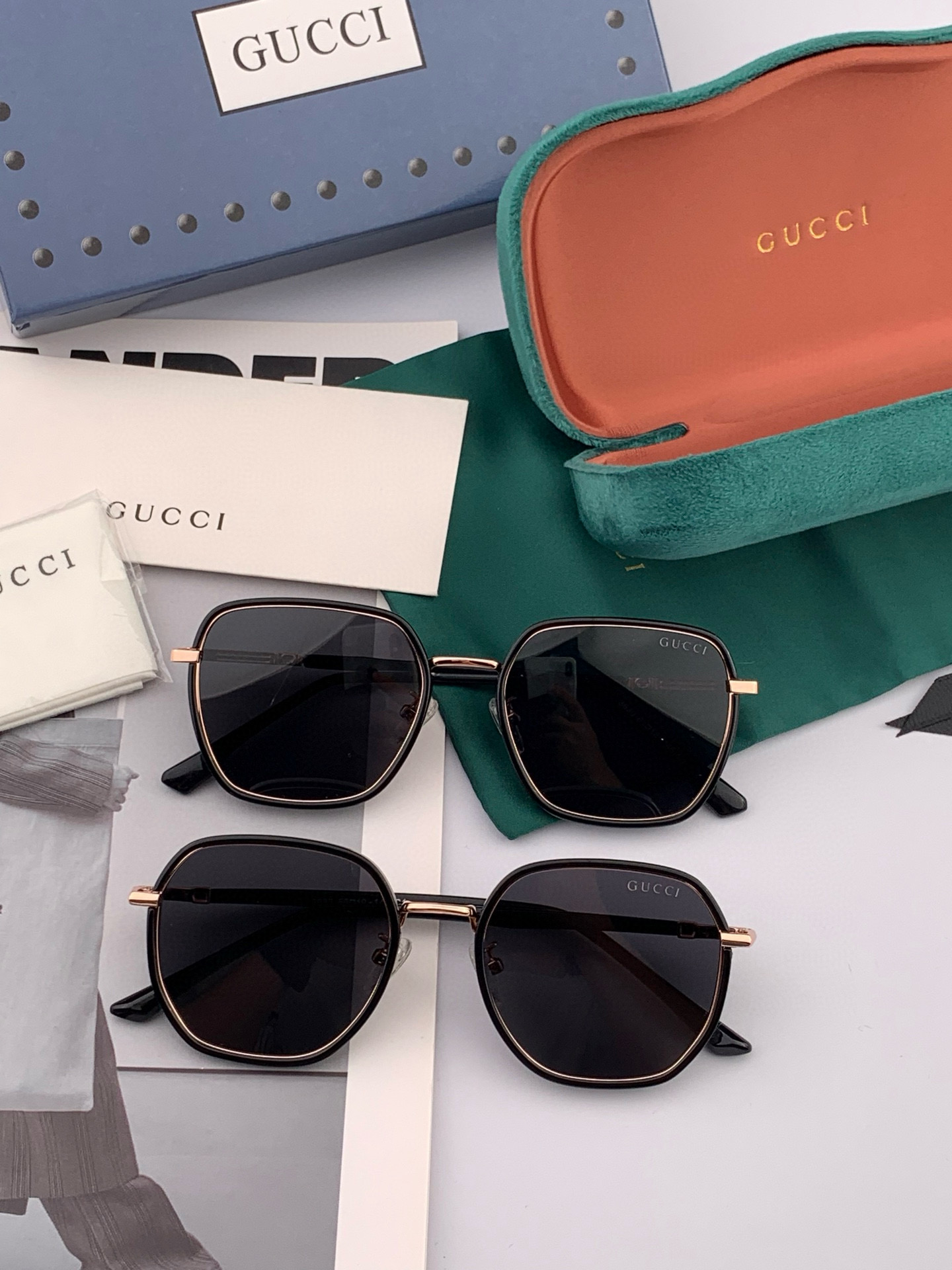   超好看 潮酷【GUCCI】古驰 新款款太阳镜以独特魅力和前卫风格诠释春夏最新眼镜，以方框设计两边经典