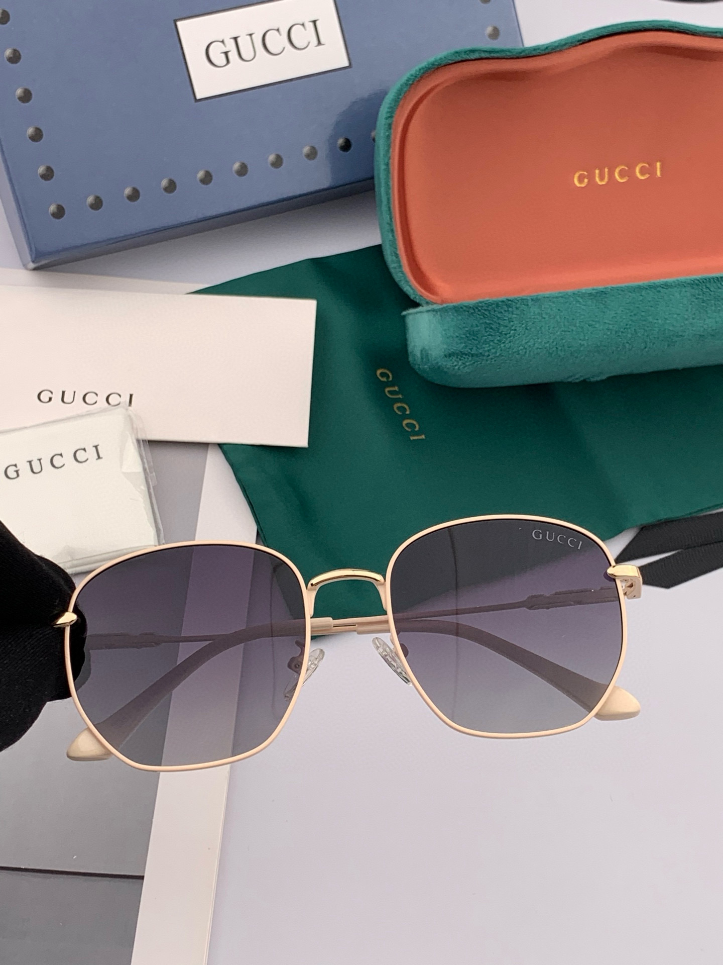   2025新款！新款出货！
女士高清加厚偏光太阳镜🕶️ 🎉💍新款GUCCI偏光太阳镜得意开车驾驶镜时尚