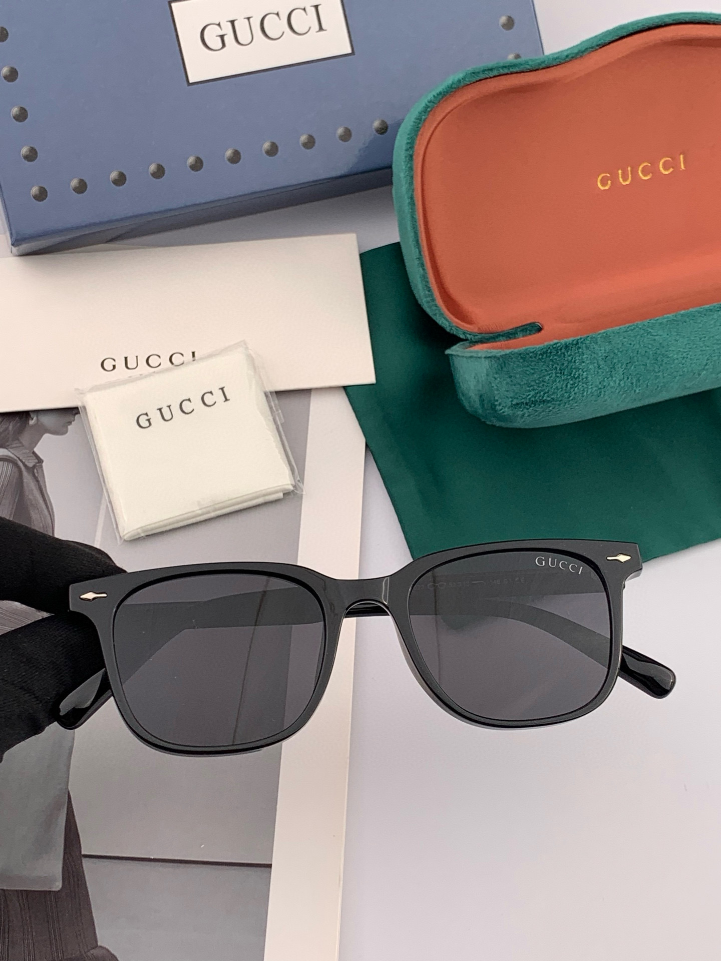   超好看 潮酷【GUCCI】古驰 新款款太阳镜以独特魅力和前卫风格诠释春夏最新眼镜，以方框设计，中梁连