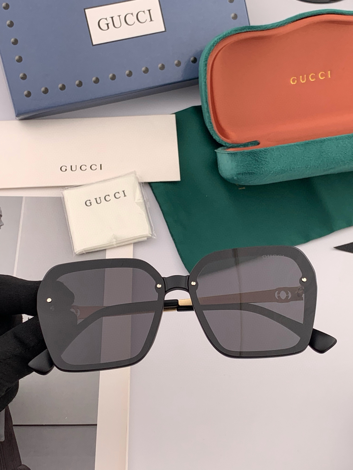  2025新款！新款出货！
女士高清加厚偏光太阳镜🕶️ 🎉💍新款GUCCI偏光太阳镜得意开车驾驶镜时尚墨