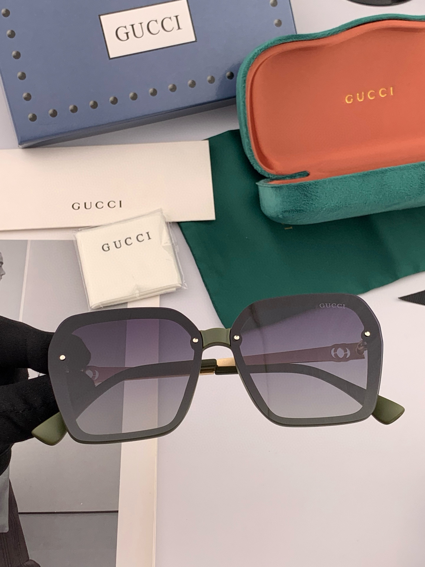  2025新款！新款出货！
女士高清加厚偏光太阳镜🕶️ 🎉💍新款GUCCI偏光太阳镜得意开车驾驶镜时尚墨