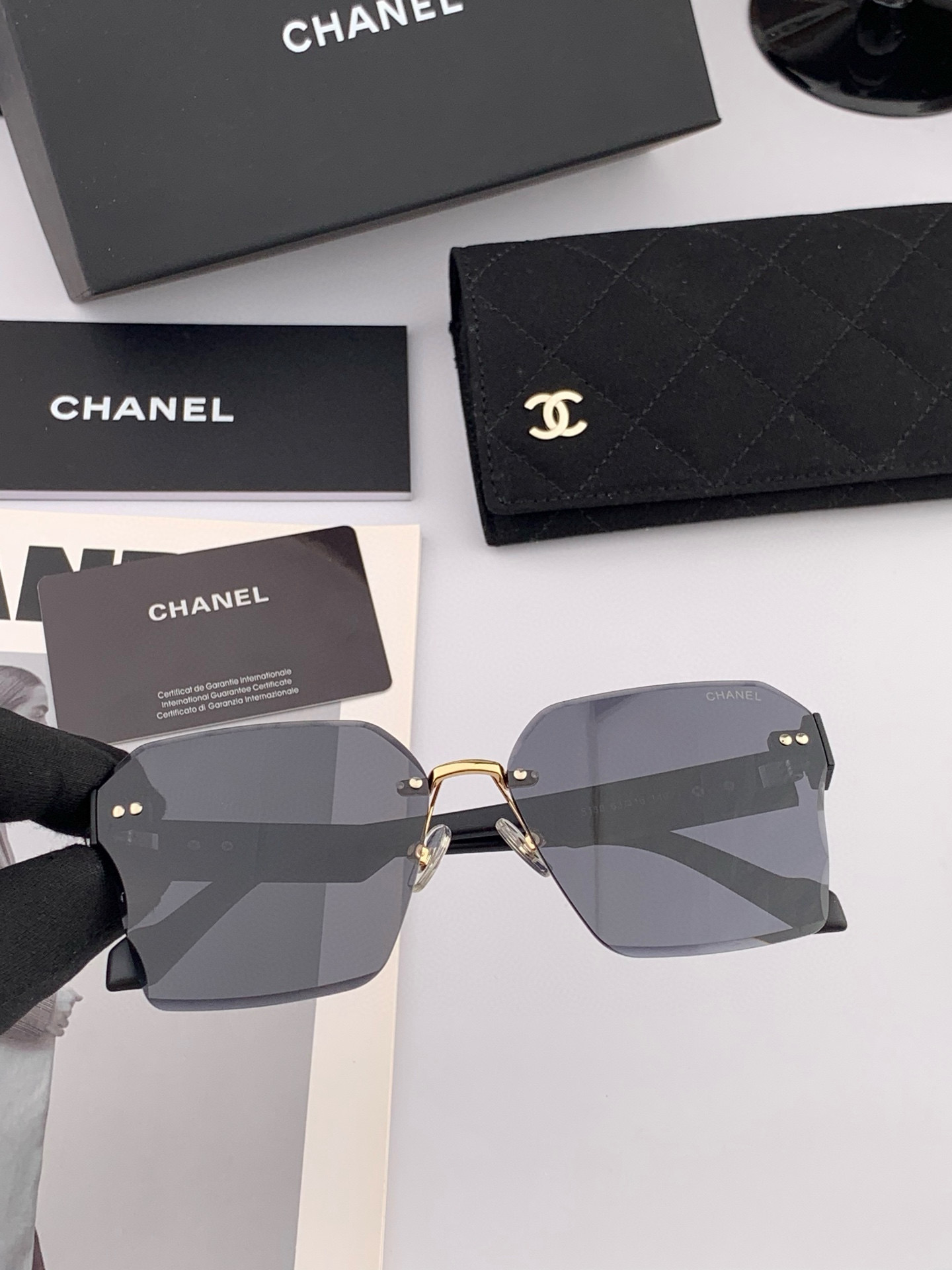  【CHANEL】香奈儿 2025新款潮流爆款 时尚方框太阳镜 佩戴舒适 网红潮款墨镜  女士高清加厚偏