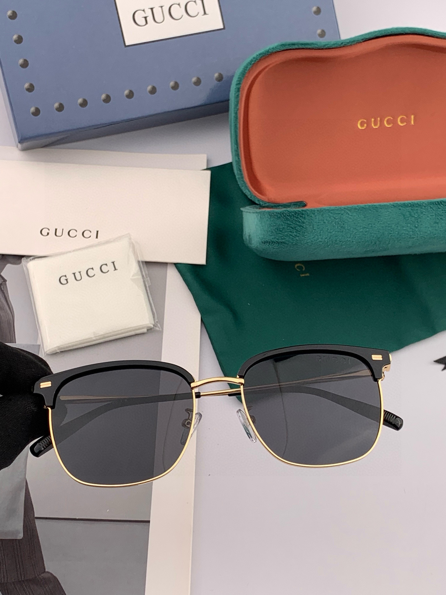   Gucci 。  高品质男女款墨镜   👍 进口宝丽来偏光镜片  。蛤蟆镜 开车钓鱼都可 。百搭显瘦