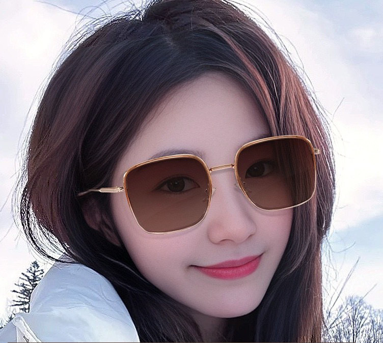  GUCCI 2025开春新款 最新款方框太阳镜 各路网红纷纷带起气场满分‼️ 俏皮甜美.上脸效果更佳.