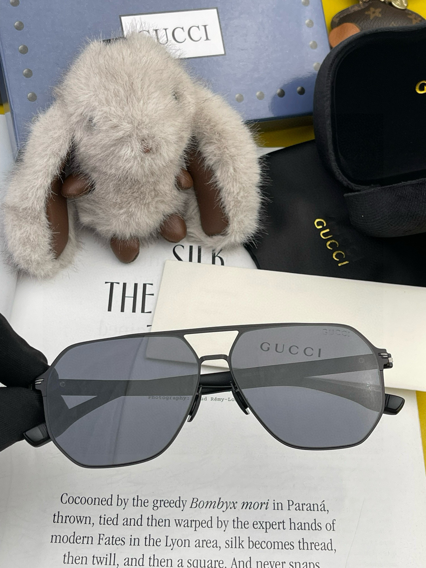        GUCCI 男款炫彩飞行员偏光太阳镜 ❤️材质：高清尼龙加厚卡槽高清偏光镜片 🌹无边框镜架