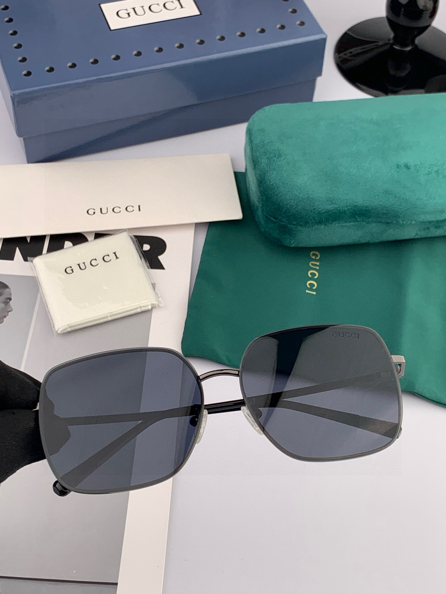        GUCCI 男款炫彩飞行员偏光太阳镜 ❤️材质：高清尼龙加厚卡槽高清偏光镜片 🌹无边框镜架