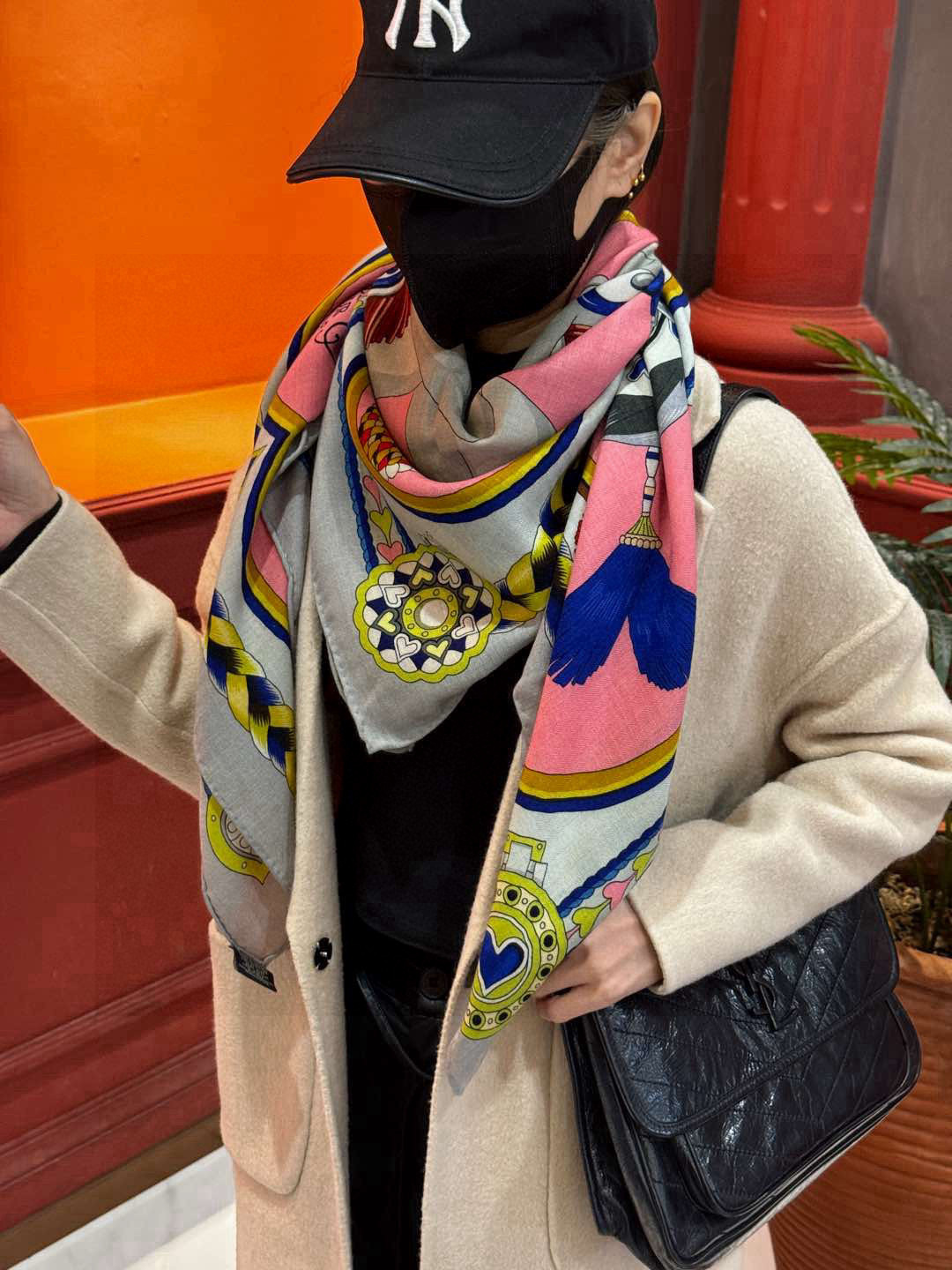 【双面同色】原单爱马仕140cm丝绒方巾💕 甜蜜的鞍具,装饰家芳登和佩西耶设计的一款餐盘增添骑士般的浪