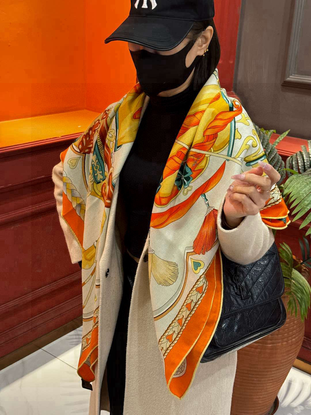 【双面同色】原单爱马仕140cm丝绒方巾💕 甜蜜的鞍具,装饰家芳登和佩西耶设计的一款餐盘增添骑士般的浪