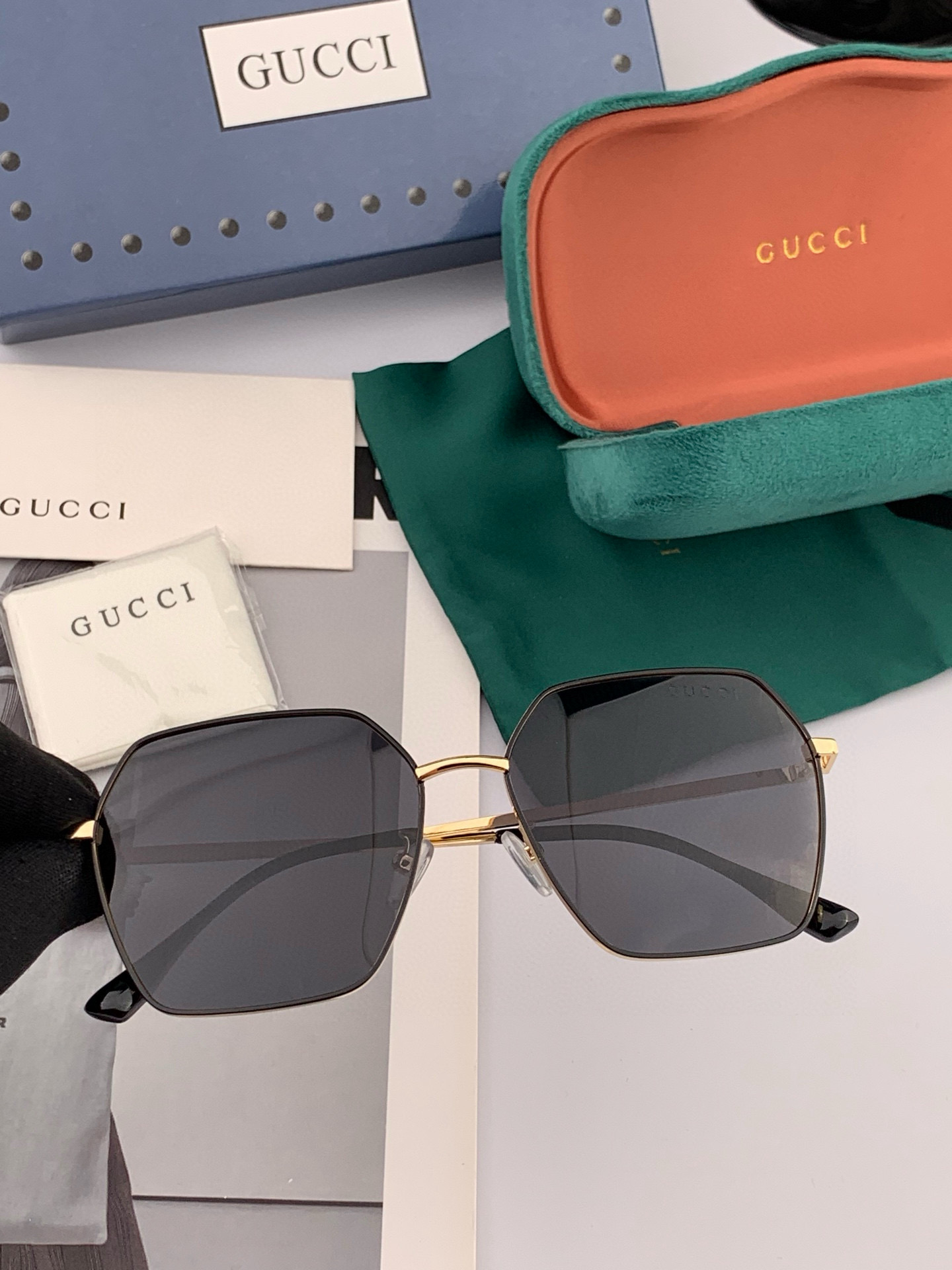   🔺 Gucci 🔻2025官方新款 众多明星同款色‼️‼️新款大框偏光墨镜 🌈🌈宝丽来超清加厚太阳镜