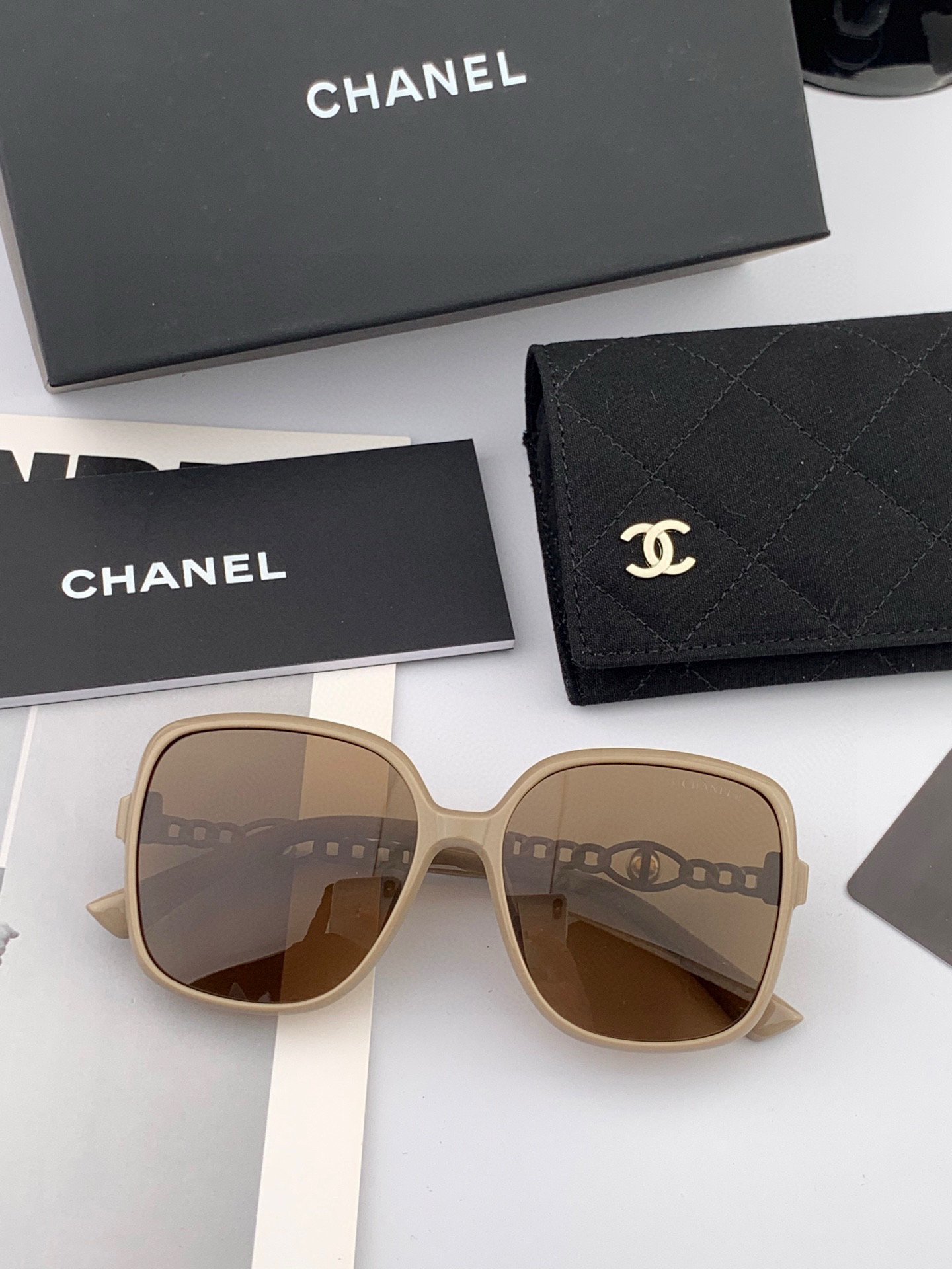 🔺CHANEL🔻2025官方早春新款，众多明星同款色香奈儿‼️‼️新款珍珠大框偏光墨镜 ，🌈🌈宝丽来超清