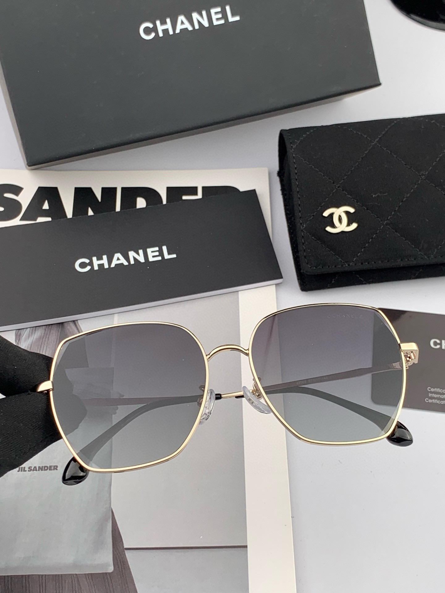 【CHANEL】香奈儿  新款尼龙偏光太眼镜，无框钻石 切边更有质感，大气女人范儿，大脸小脸都好看 ！型