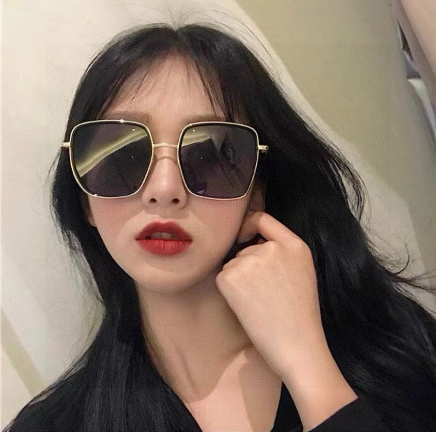   GUCCI 2025开春新款太阳镜 各路网红纷纷带起气场满分‼️ 俏皮甜美.上脸效果更佳.金属质感超