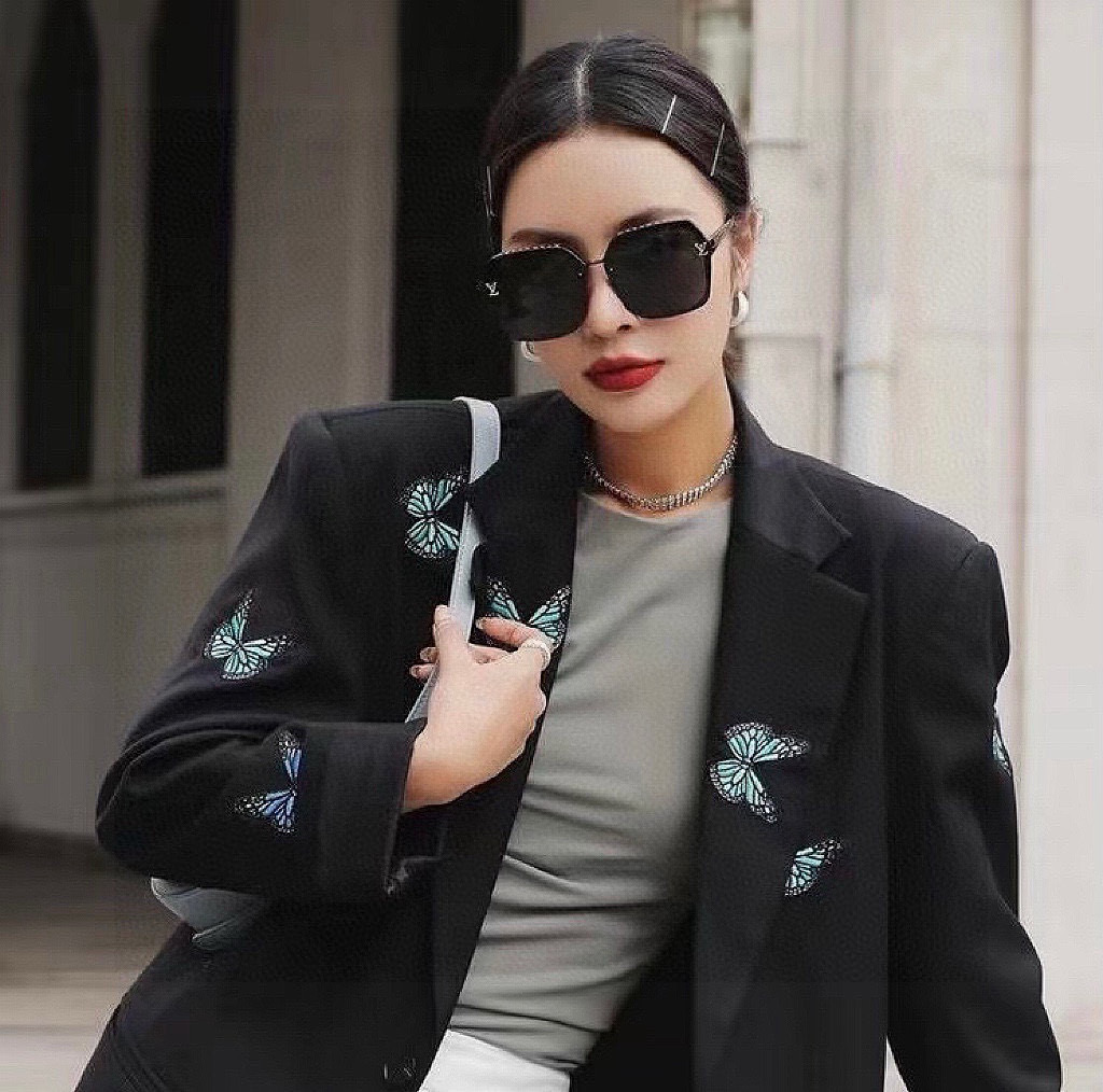 NO:360178,LV New spring 2025 trendy fashion style sunglasses high quality comfortable to wear Internet celebrity trendy sunglasses Model L30157 glasses sunglasses, glasses, louis vuitton19860909LV 2025年开春新款 潮流爆款 时尚方框太阳镜 高品质 佩戴舒适 网红潮款墨镜 型号L30157眼镜墨镜太阳镜,眼镜,louis vuitton,glasses