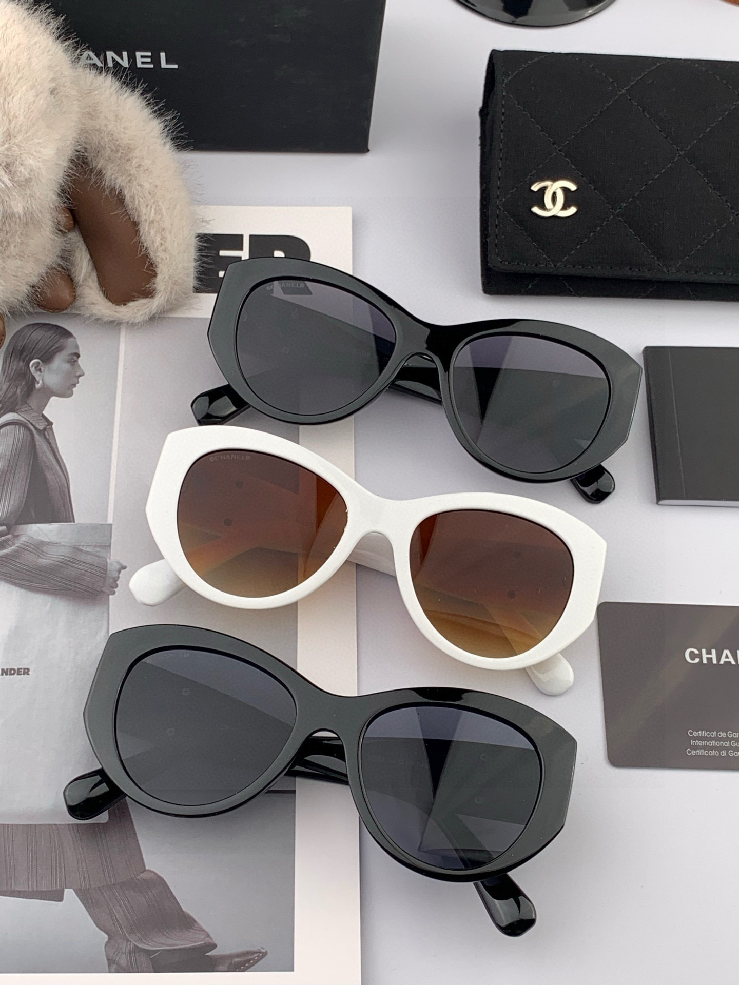    新品CHANEL 香奈儿太阳镜以独特魅力和前卫风格诠释春夏最新眼镜，质感超好佩带舒适 型号：CH4