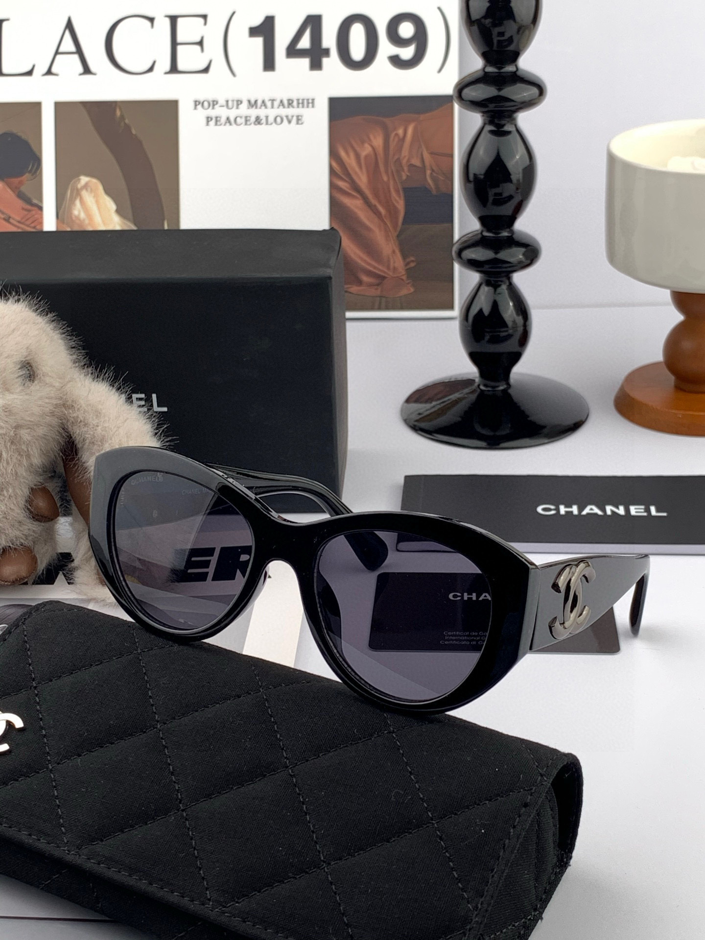    新品CHANEL 香奈儿太阳镜以独特魅力和前卫风格诠释春夏最新眼镜，质感超好佩带舒适 型号：CH4
