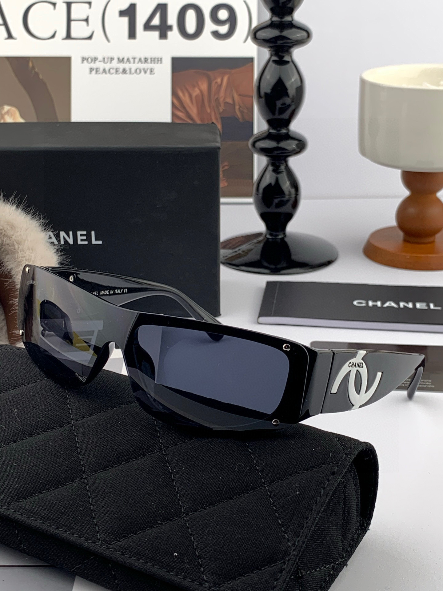    新品CHANEL 香奈儿太阳镜以独特魅力和前卫风格诠释春夏最新眼镜，质感超好佩带舒适 型号：CH2