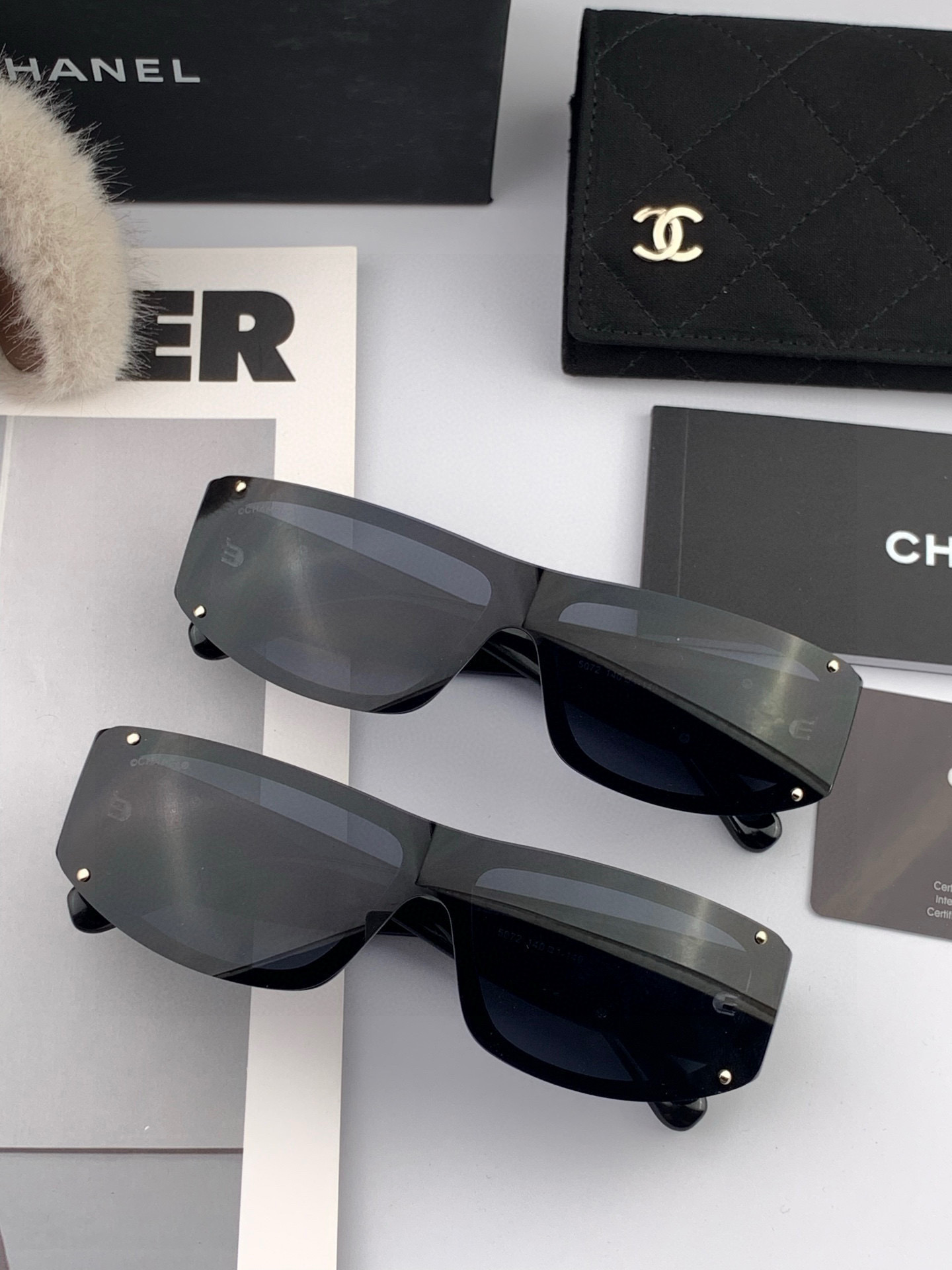    新品CHANEL 香奈儿太阳镜以独特魅力和前卫风格诠释春夏最新眼镜，质感超好佩带舒适 型号：CH2