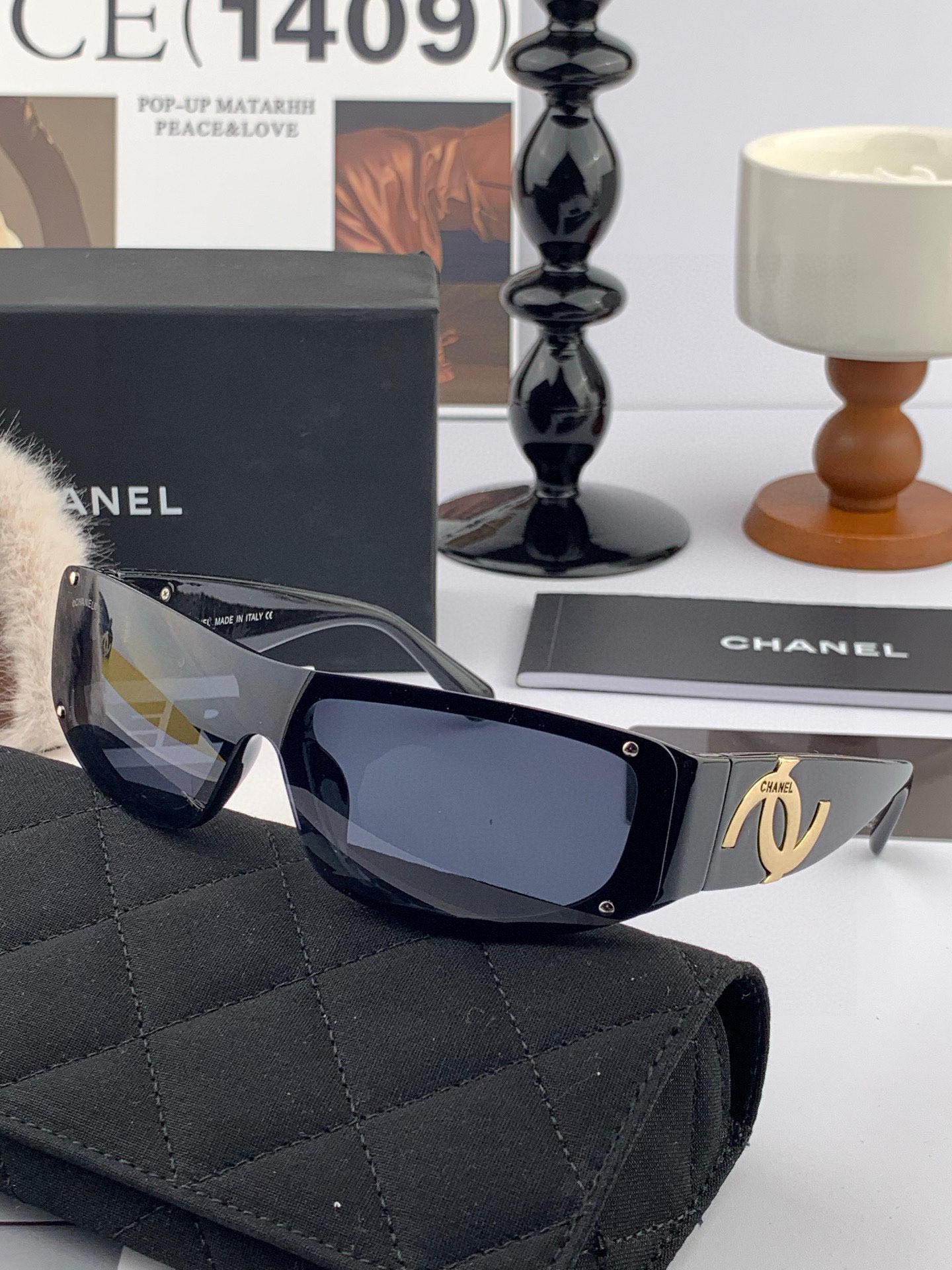    新品CHANEL 香奈儿太阳镜以独特魅力和前卫风格诠释春夏最新眼镜，质感超好佩带舒适 型号：CH2