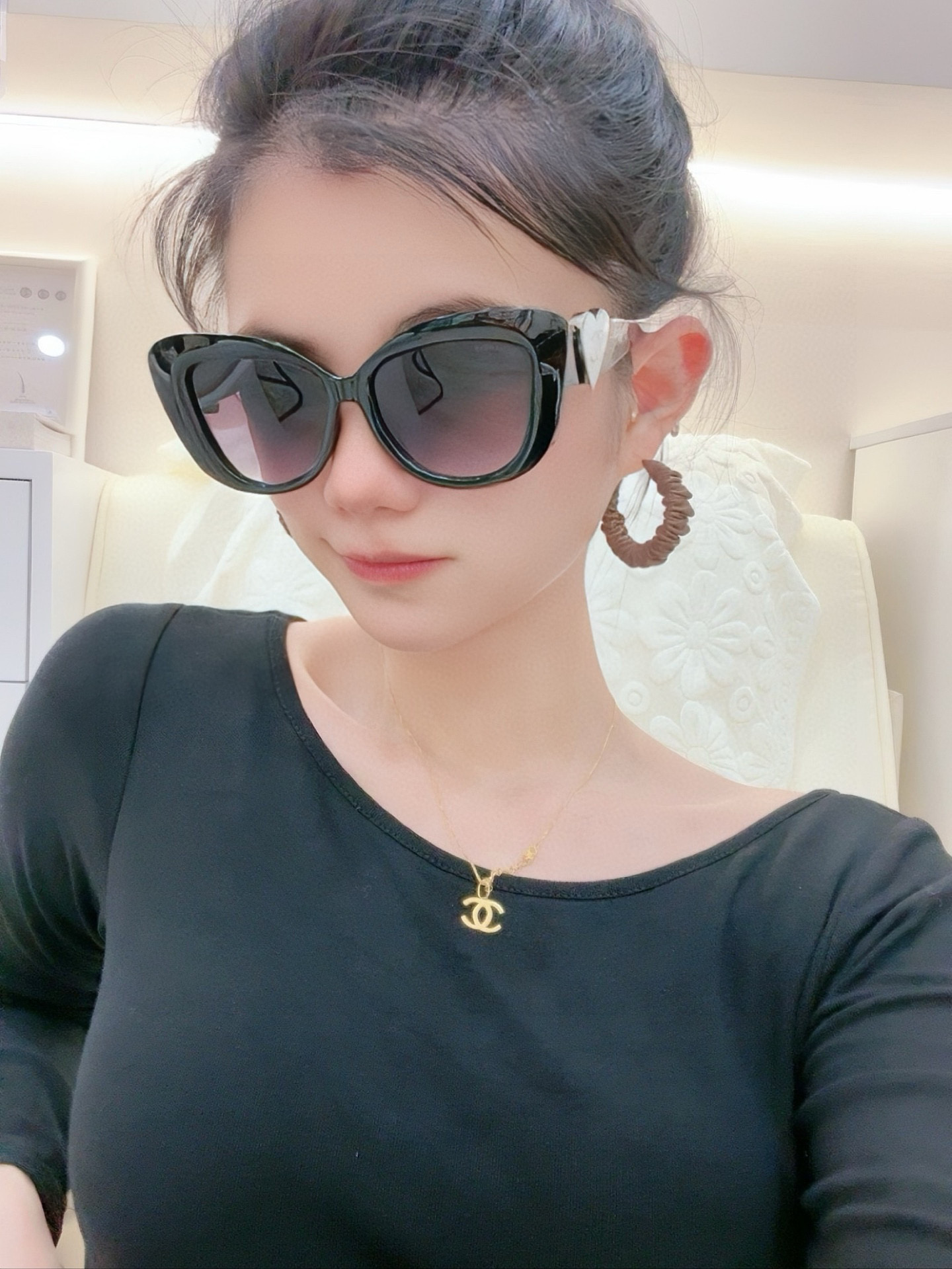    新品CHANEL 香奈儿太阳镜以独特魅力和前卫风格诠释春夏最新眼镜，质感超好佩带舒适 型号：CH8